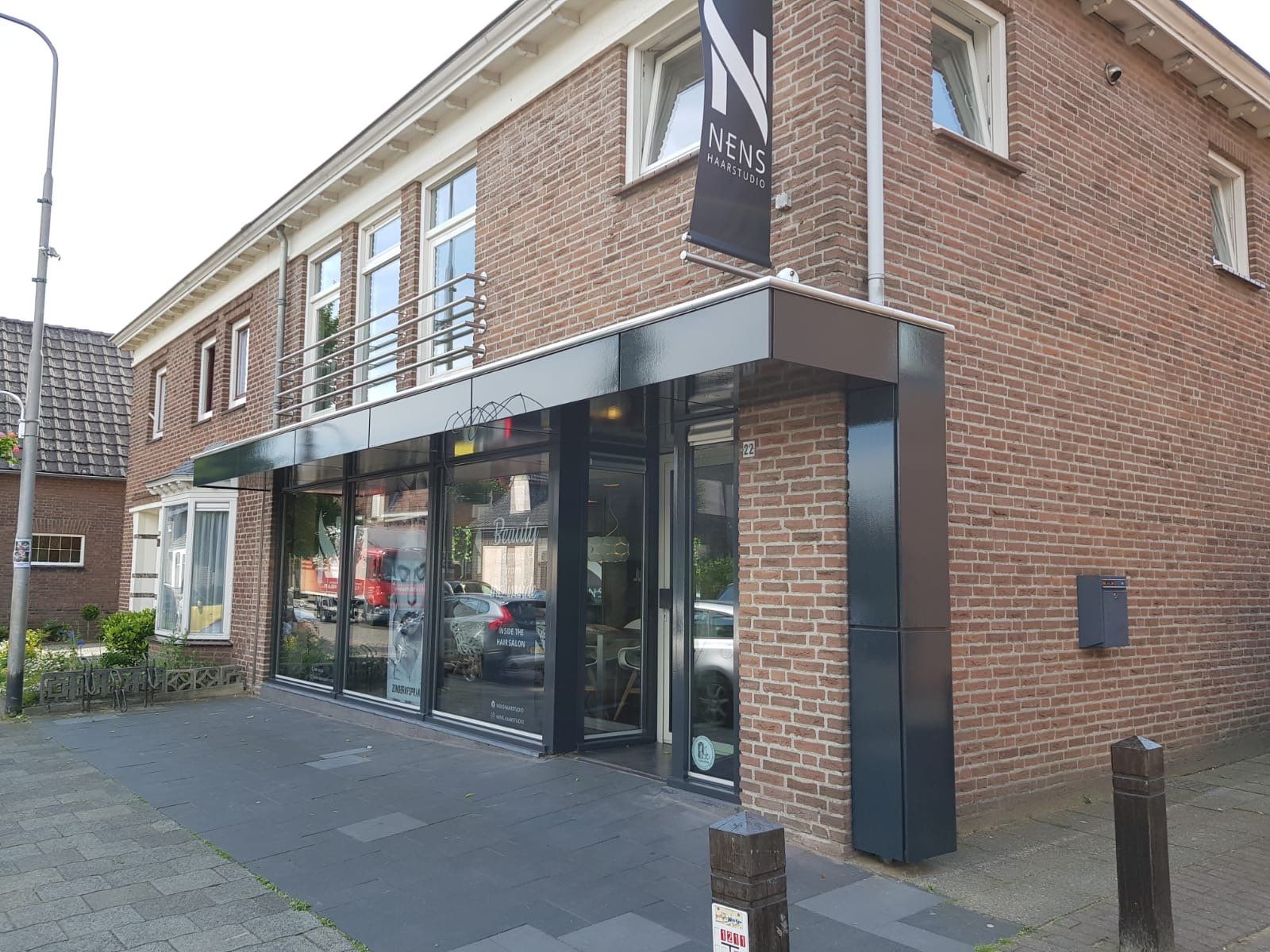 Eindresultaat renovatie buitenluifel Haarstudio Nens