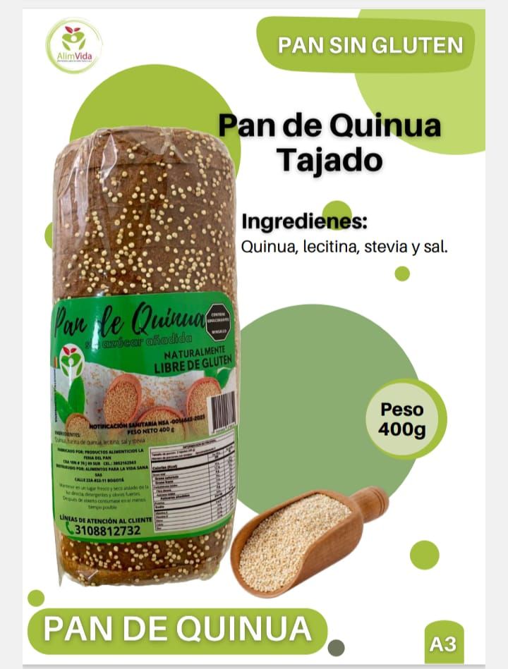 Una hogaza de pan de quinua tajado con semillas de sésamo
