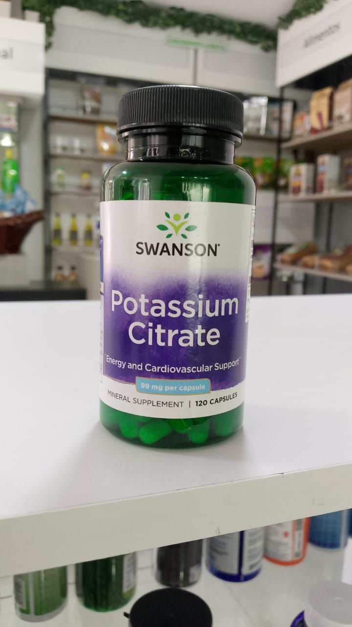 Una botella de citrato de potasio se encuentra en un estante de una tienda.