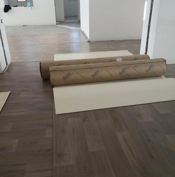 pavimento effetto legno in ambiente domestico