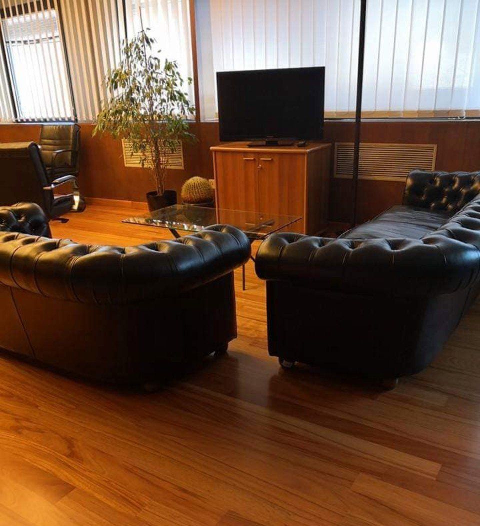 zona living con pavimento in legno