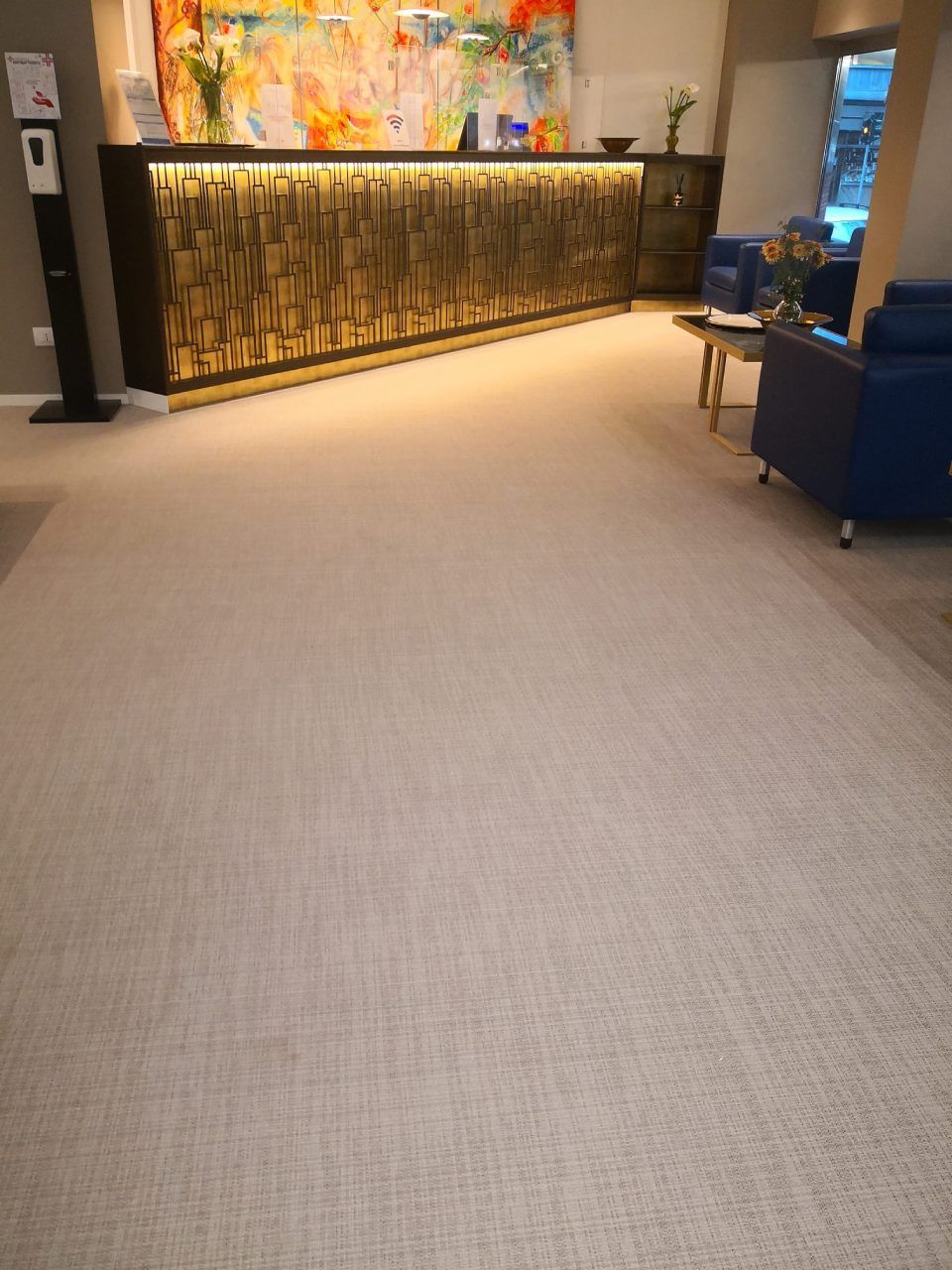 hall con pavimenti in linoleum a Bari