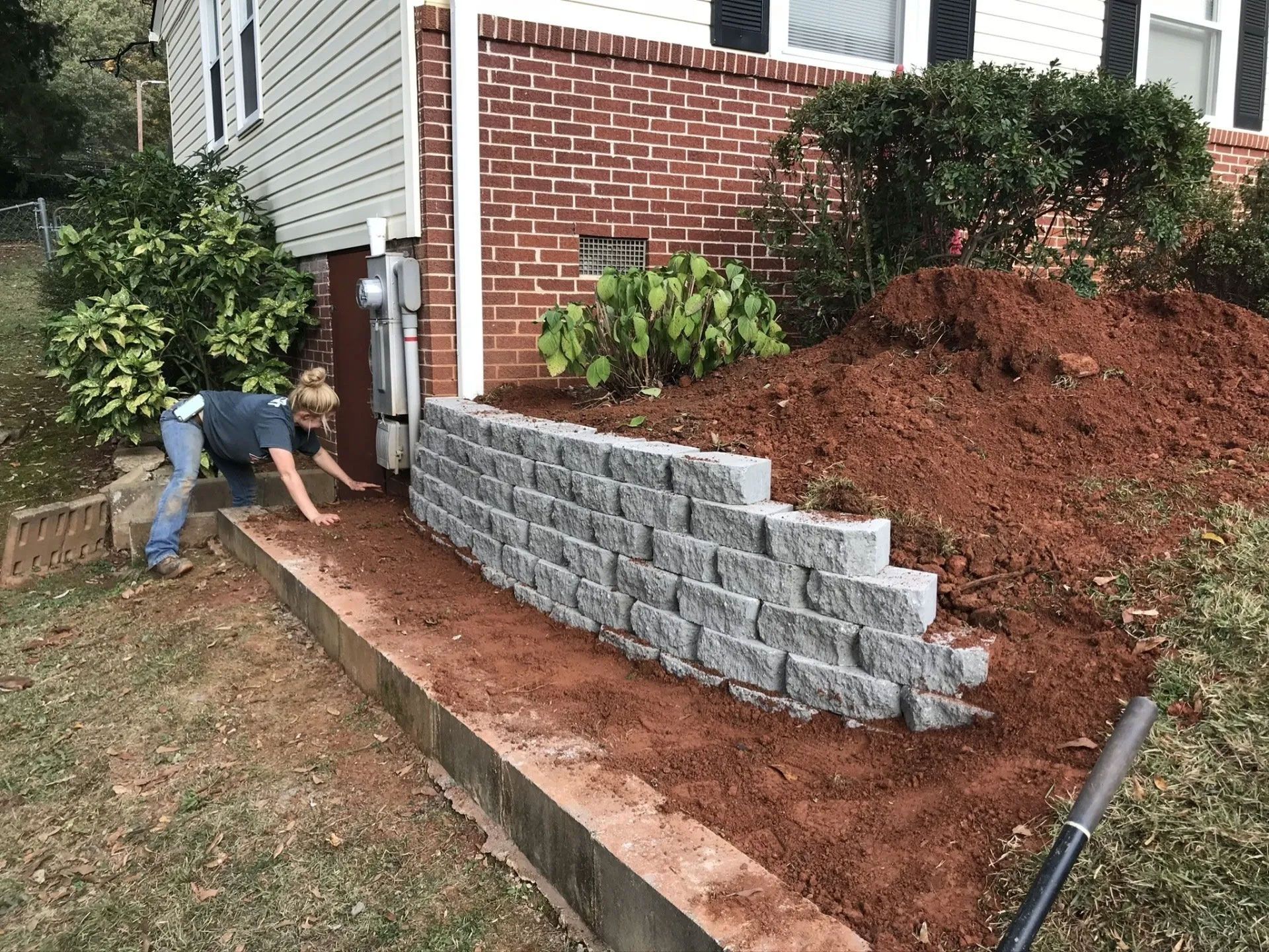 The Benefits of Adding a Retaining Wall to Your Yard