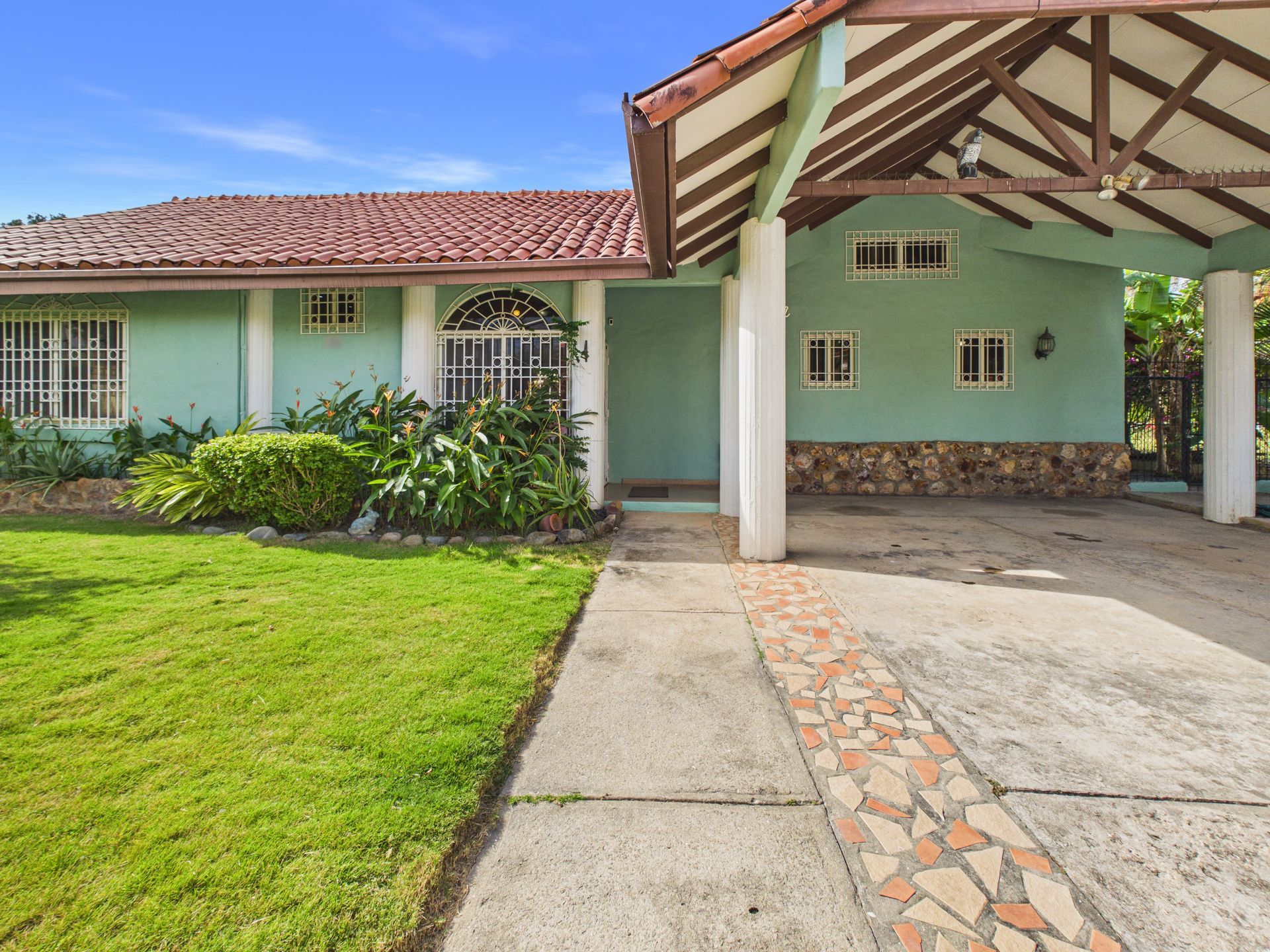 Producción integral de Real Estate para Inside Panama en Coronado Country Club: Fotos, planos y tour virtual.