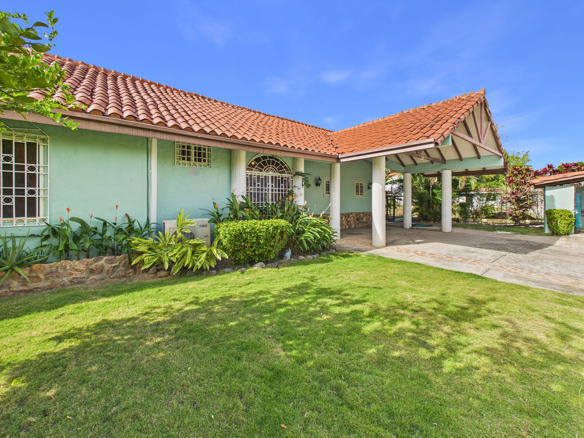 Producción integral de Real Estate para Inside Panama en Coronado Country Club: Fotos, planos y tour virtual.