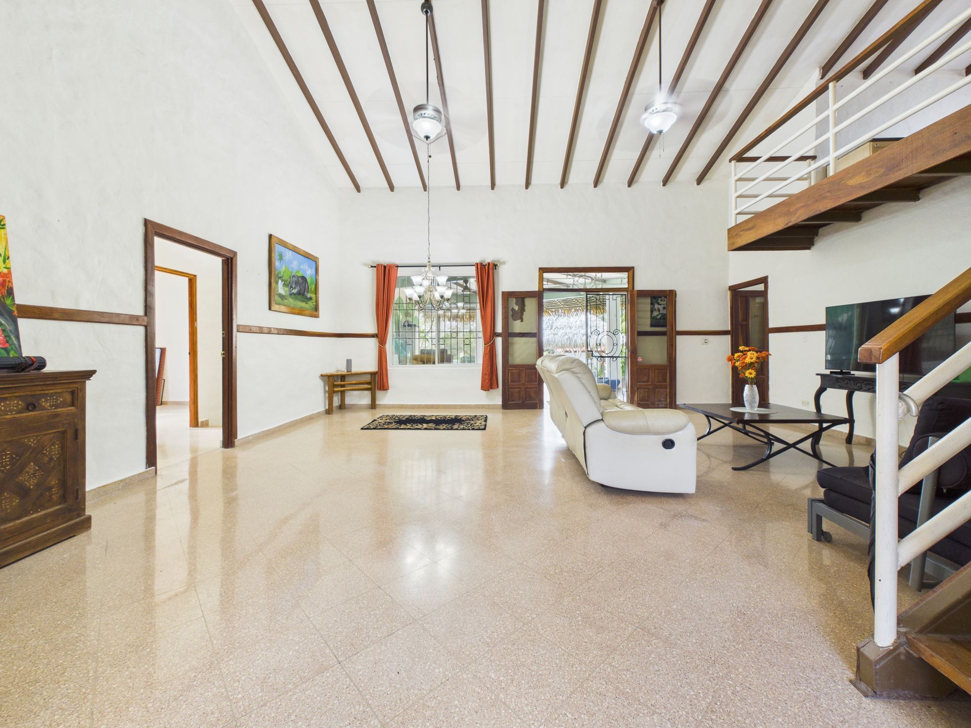 Producción integral de Real Estate para Inside Panama en Coronado Country Club: Fotos, planos y tour virtual.