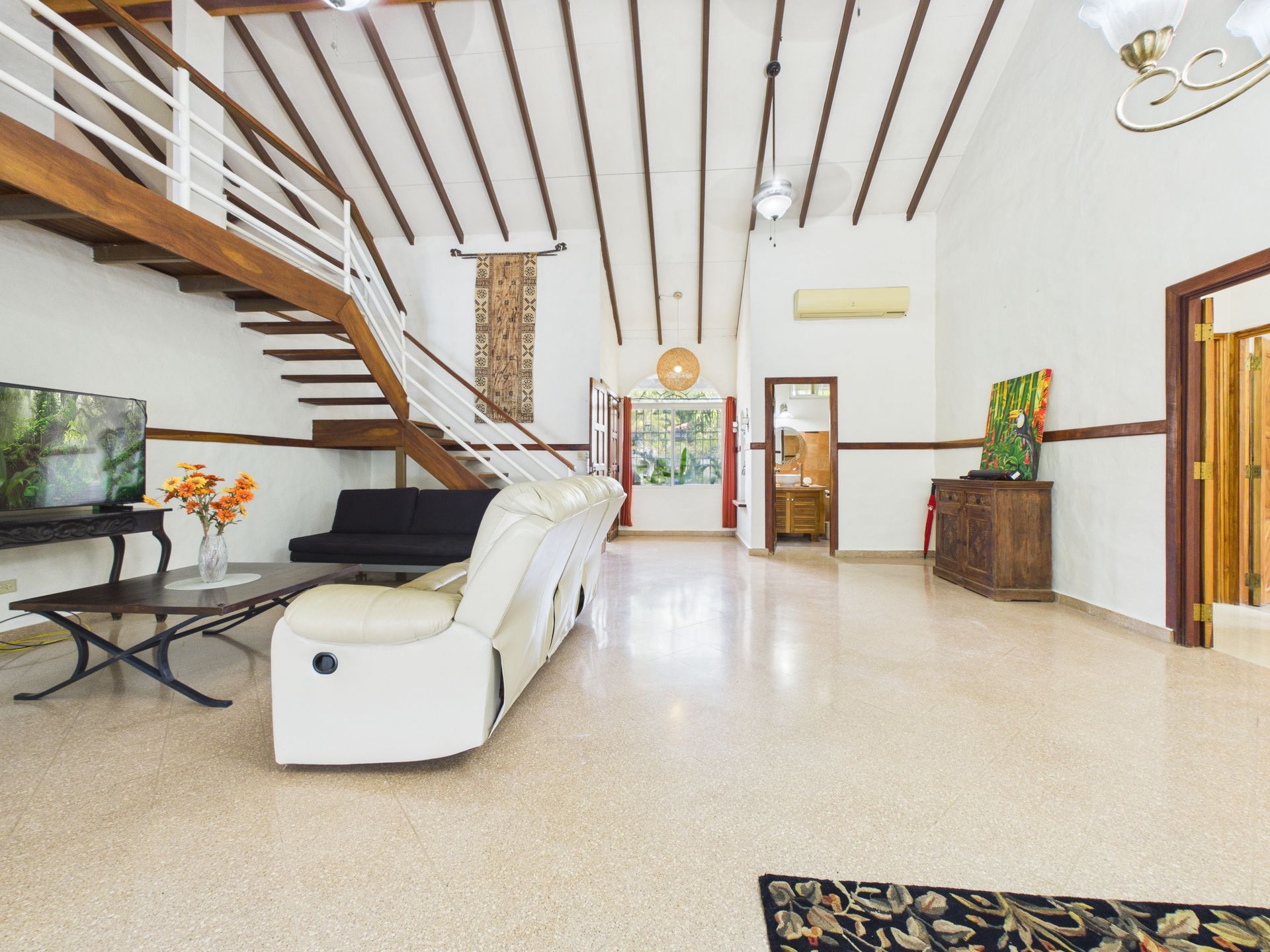 Producción integral de Real Estate para Inside Panama en Coronado Country Club: Fotos, planos y tour virtual.