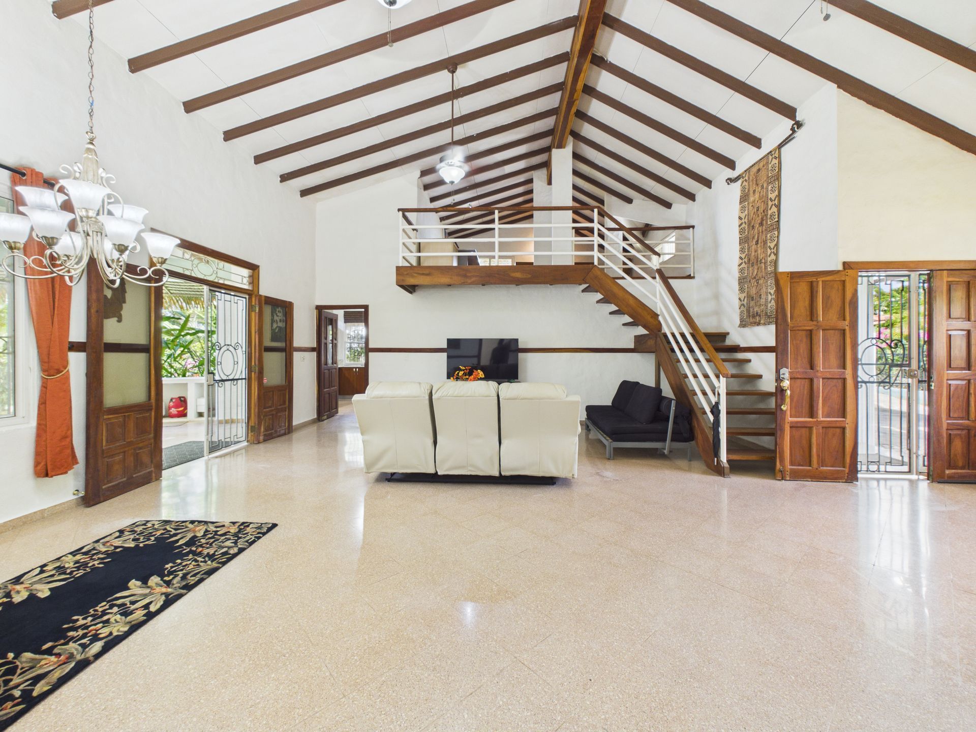 Producción integral de Real Estate para Inside Panama en Coronado Country Club: Fotos, planos y tour virtual.