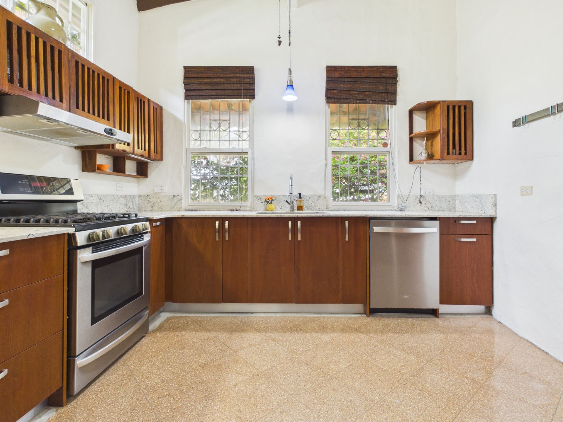 Producción integral de Real Estate para Inside Panama en Coronado Country Club: Fotos, planos y tour virtual.