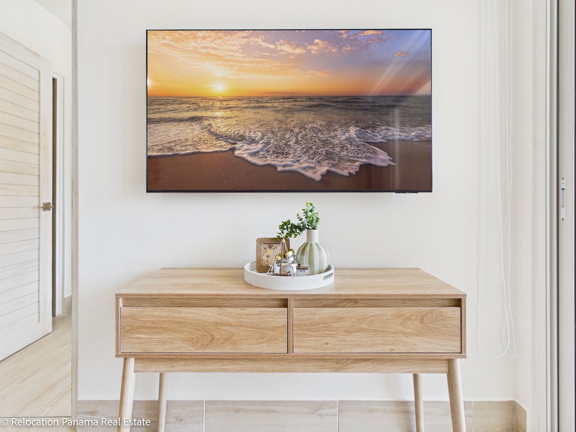 Apartamento en la etapa Olas de Playa Caracol con vista a la piscina y al mar, fotografiado para Relocation Panama