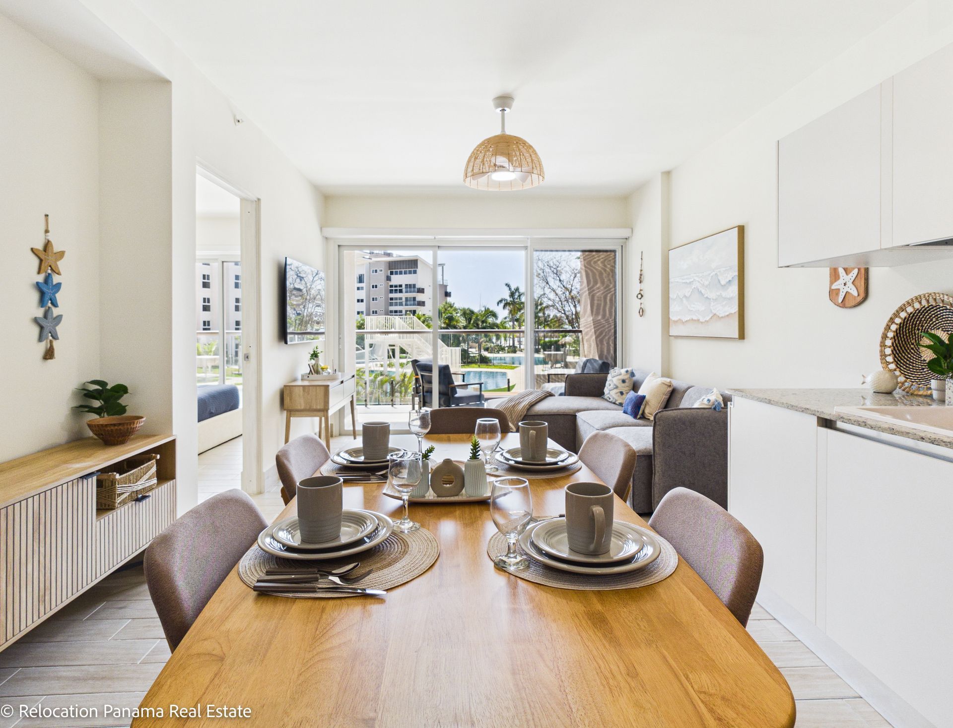 Apartamento en la etapa Olas de Playa Caracol con vista a la piscina y al mar, fotografiado para Relocation Panama