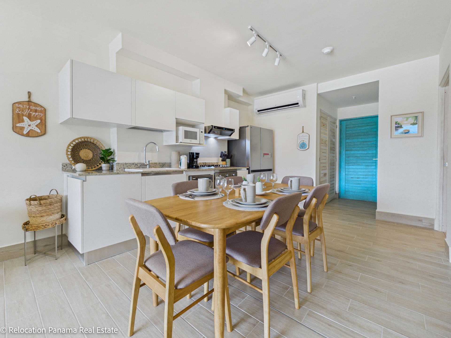 Apartamento en la etapa Olas de Playa Caracol con vista a la piscina y al mar, fotografiado para Relocation Panama