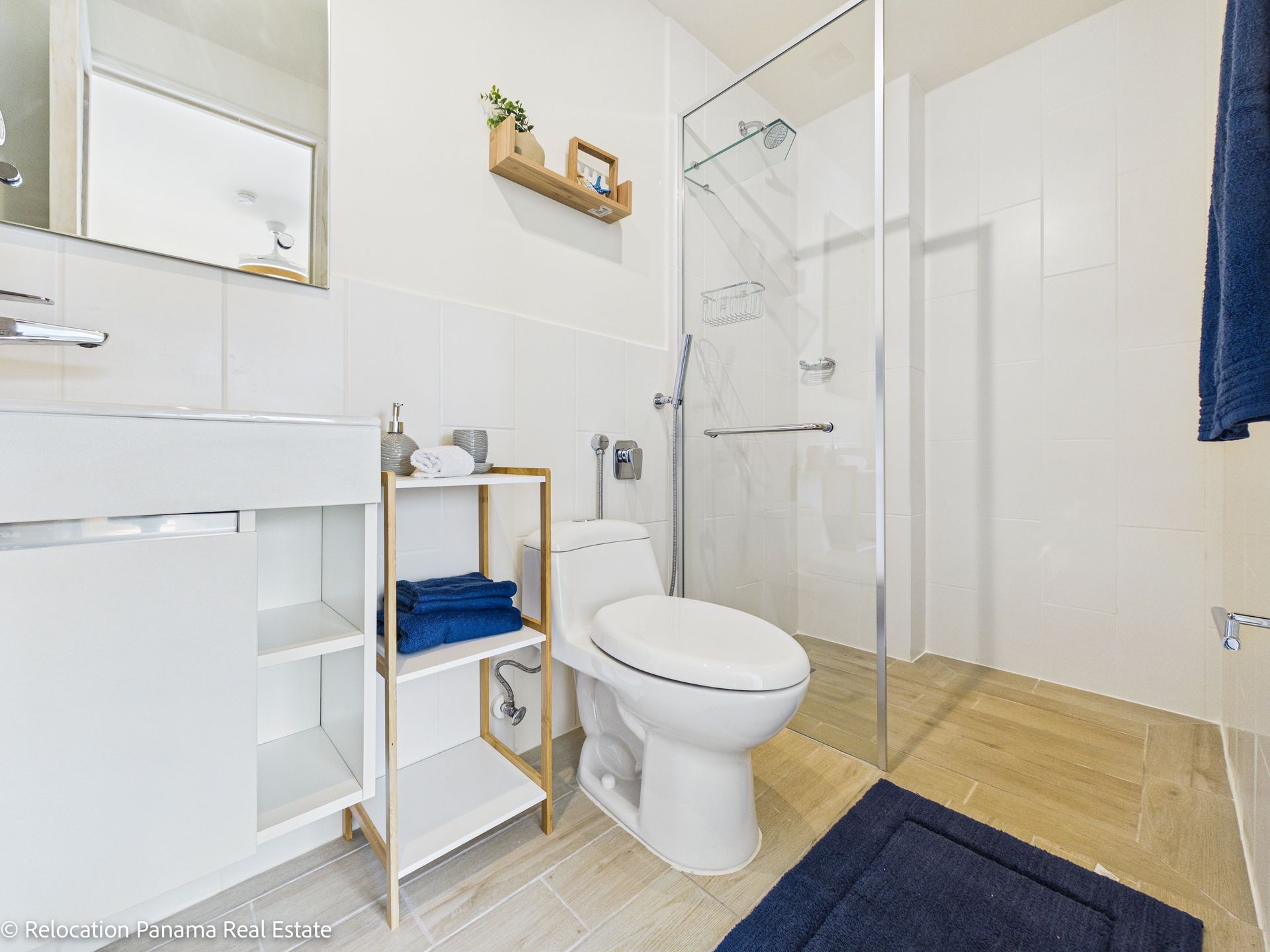 Apartamento en la etapa Olas de Playa Caracol con vista a la piscina y al mar, fotografiado para Relocation Panama