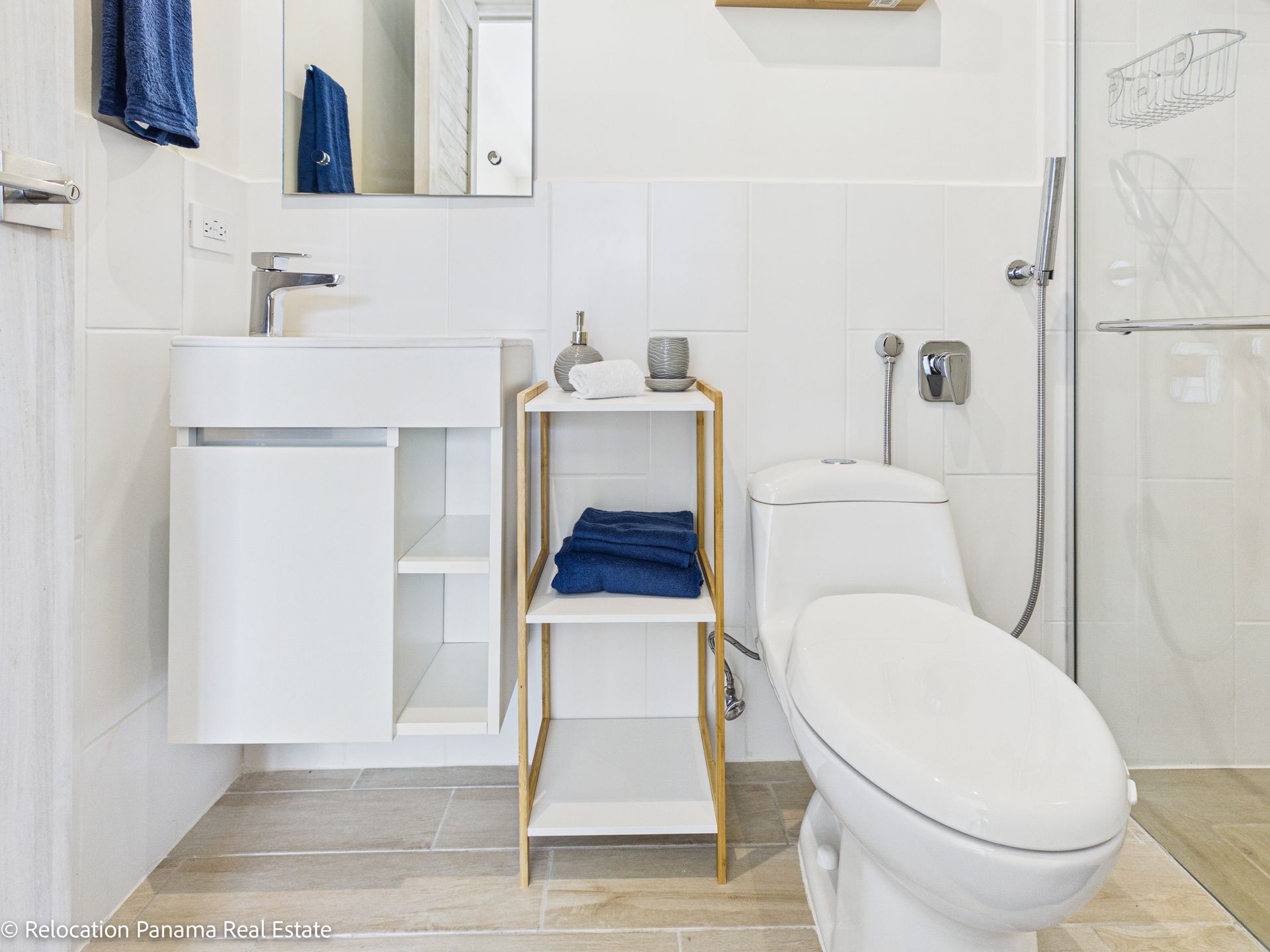 Apartamento en la etapa Olas de Playa Caracol con vista a la piscina y al mar, fotografiado para Relocation Panama
