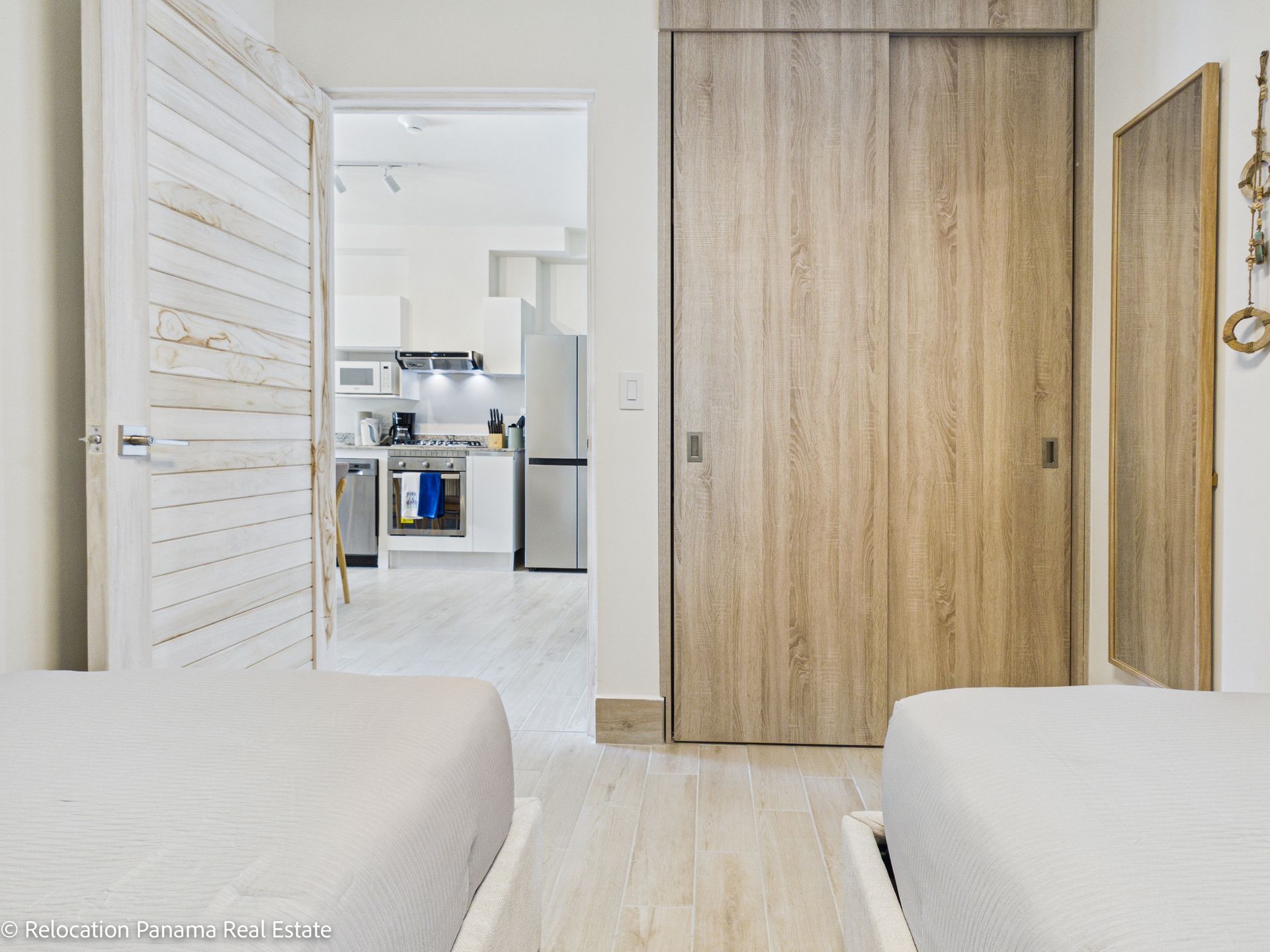 Apartamento en la etapa Olas de Playa Caracol con vista a la piscina y al mar, fotografiado para Relocation Panama