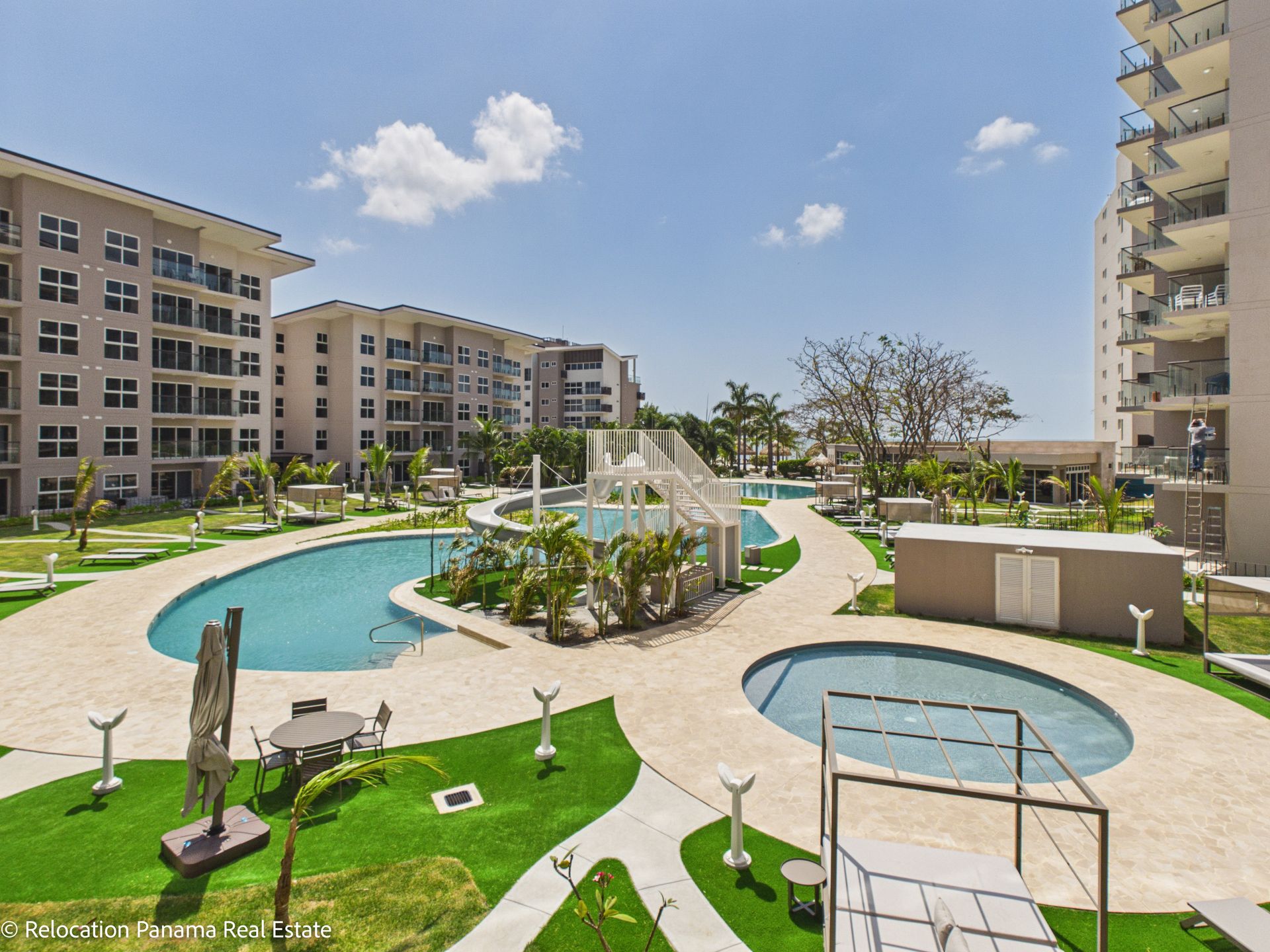 Apartamento en la etapa Olas de Playa Caracol con vista a la piscina y al mar, fotografiado para Relocation Panama