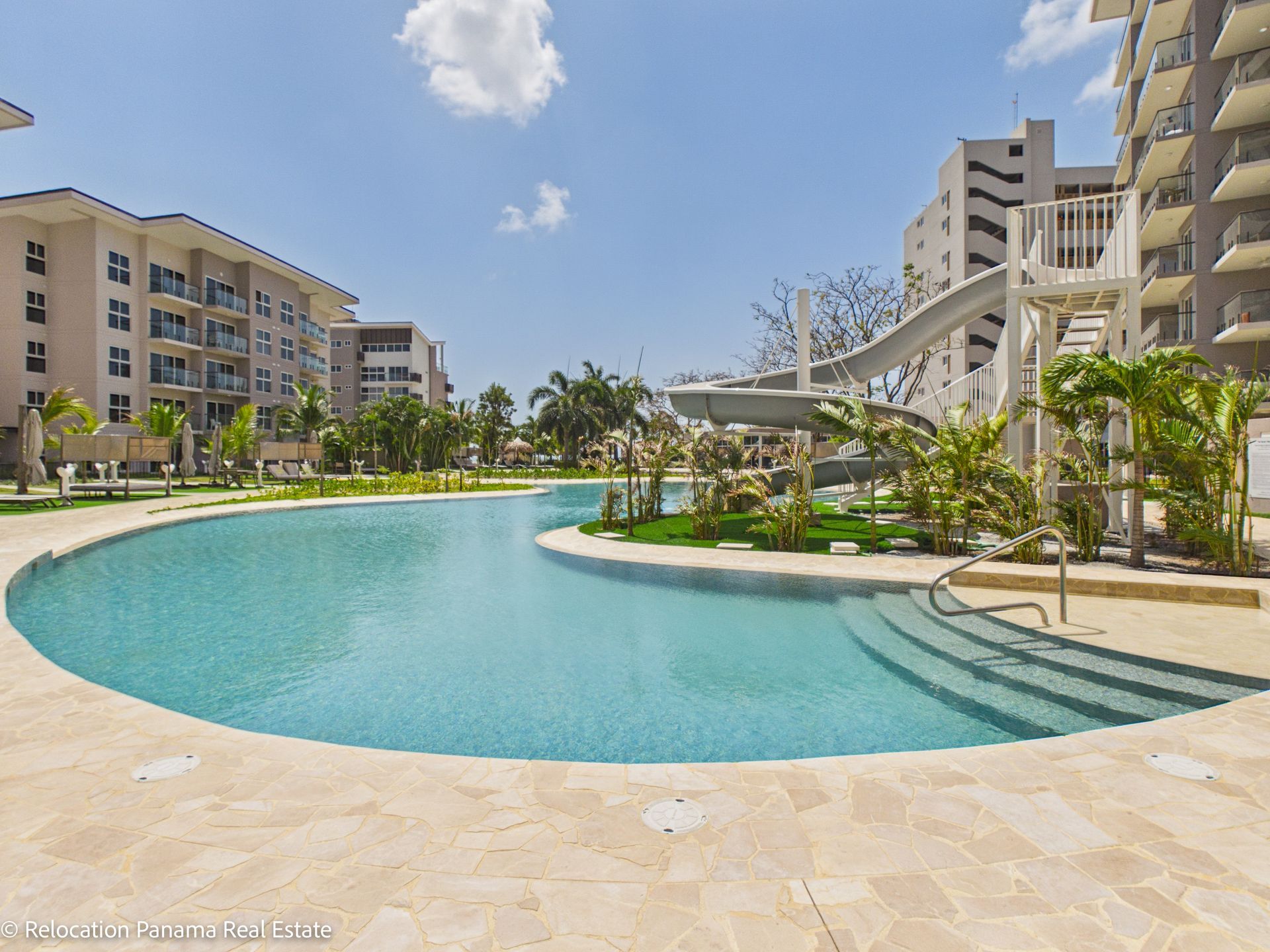 Apartamento en la etapa Olas de Playa Caracol con vista a la piscina y al mar, fotografiado para Relocation Panama