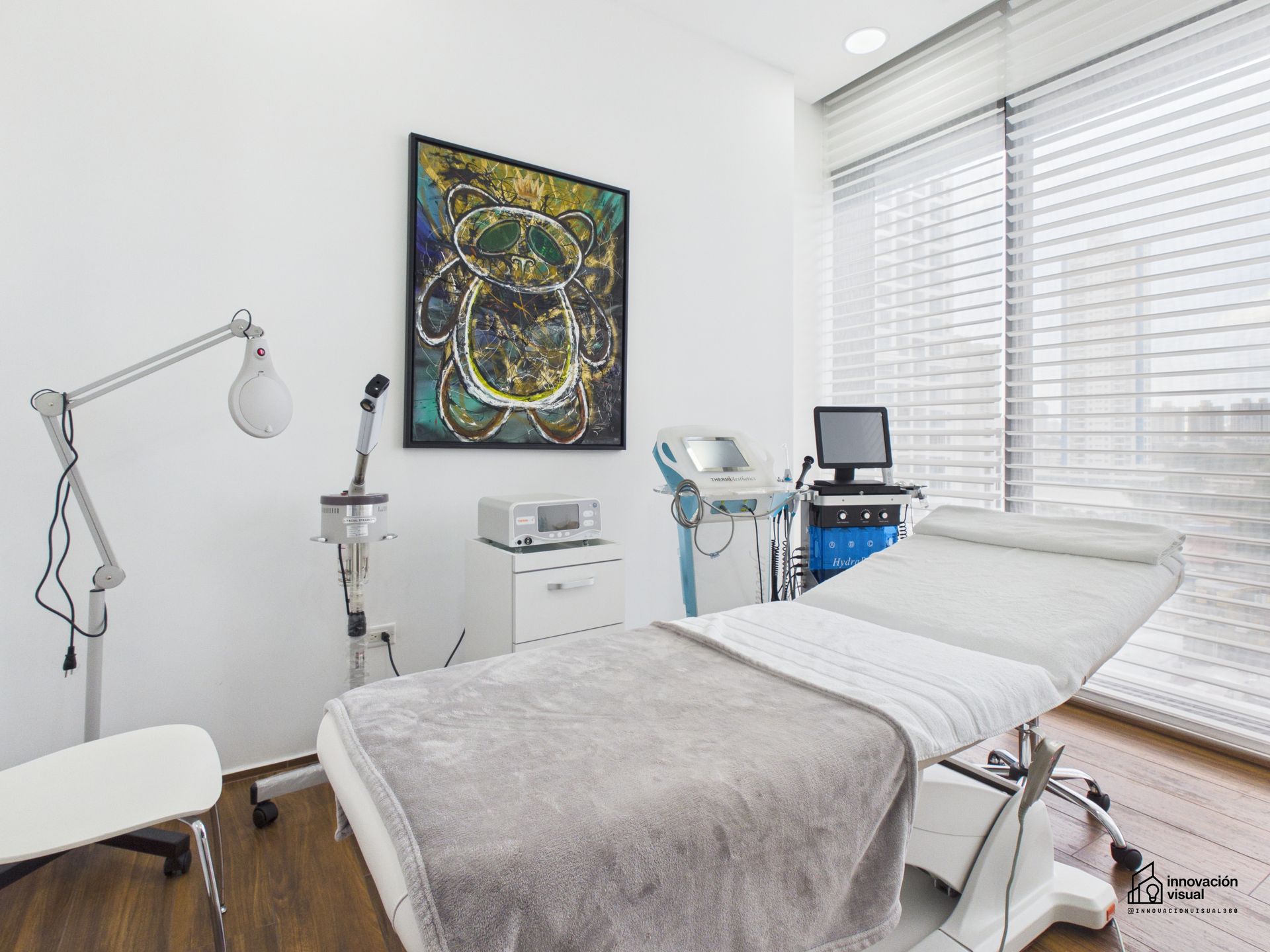 Consultorio de medicina estética del Dr. Badiola en Panamá, fotografía profesional y tour virtual por Innovación Visual.