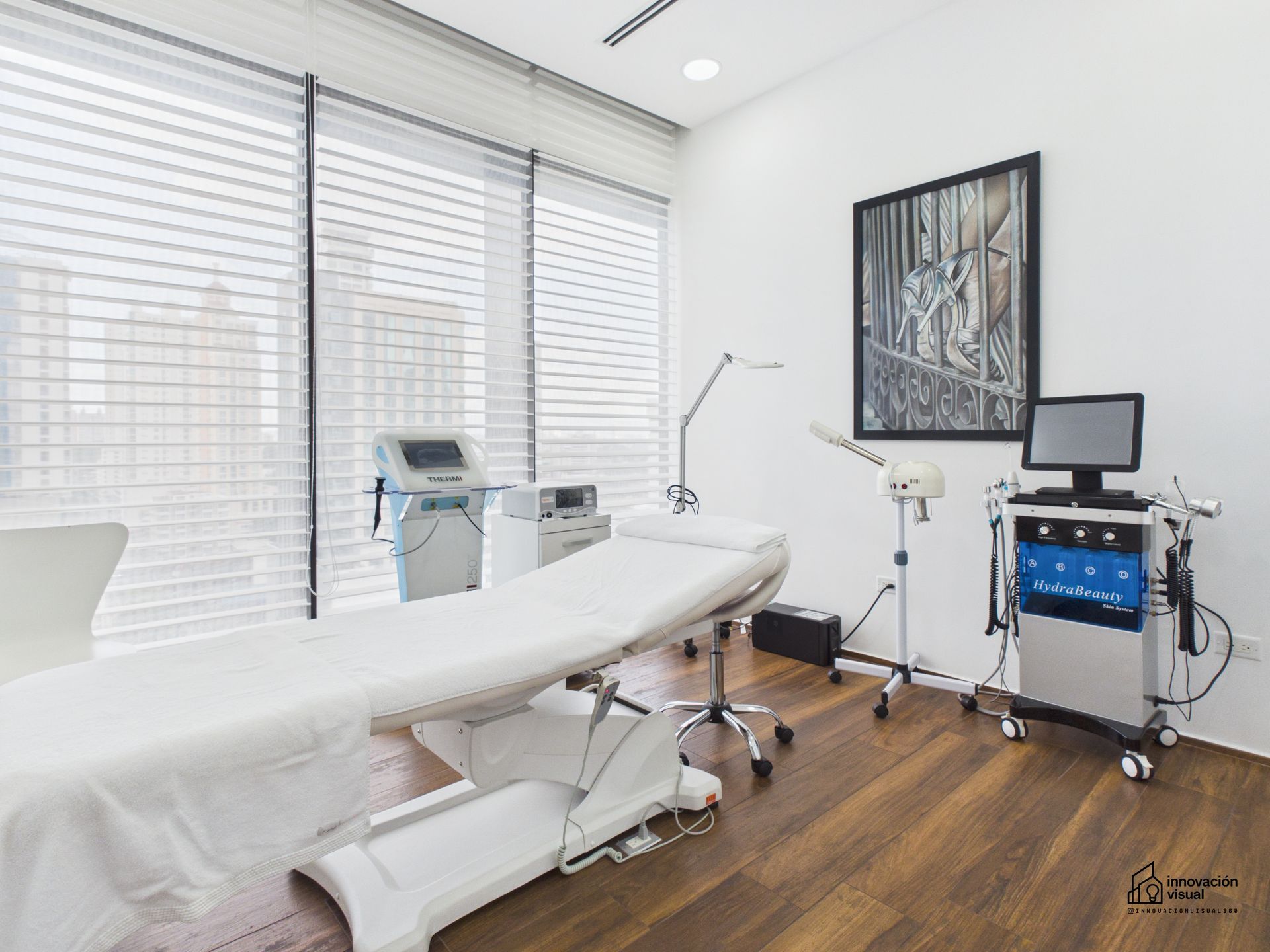Consultorio de medicina estética del Dr. Badiola en Panamá, fotografía profesional y tour virtual por Innovación Visual.
