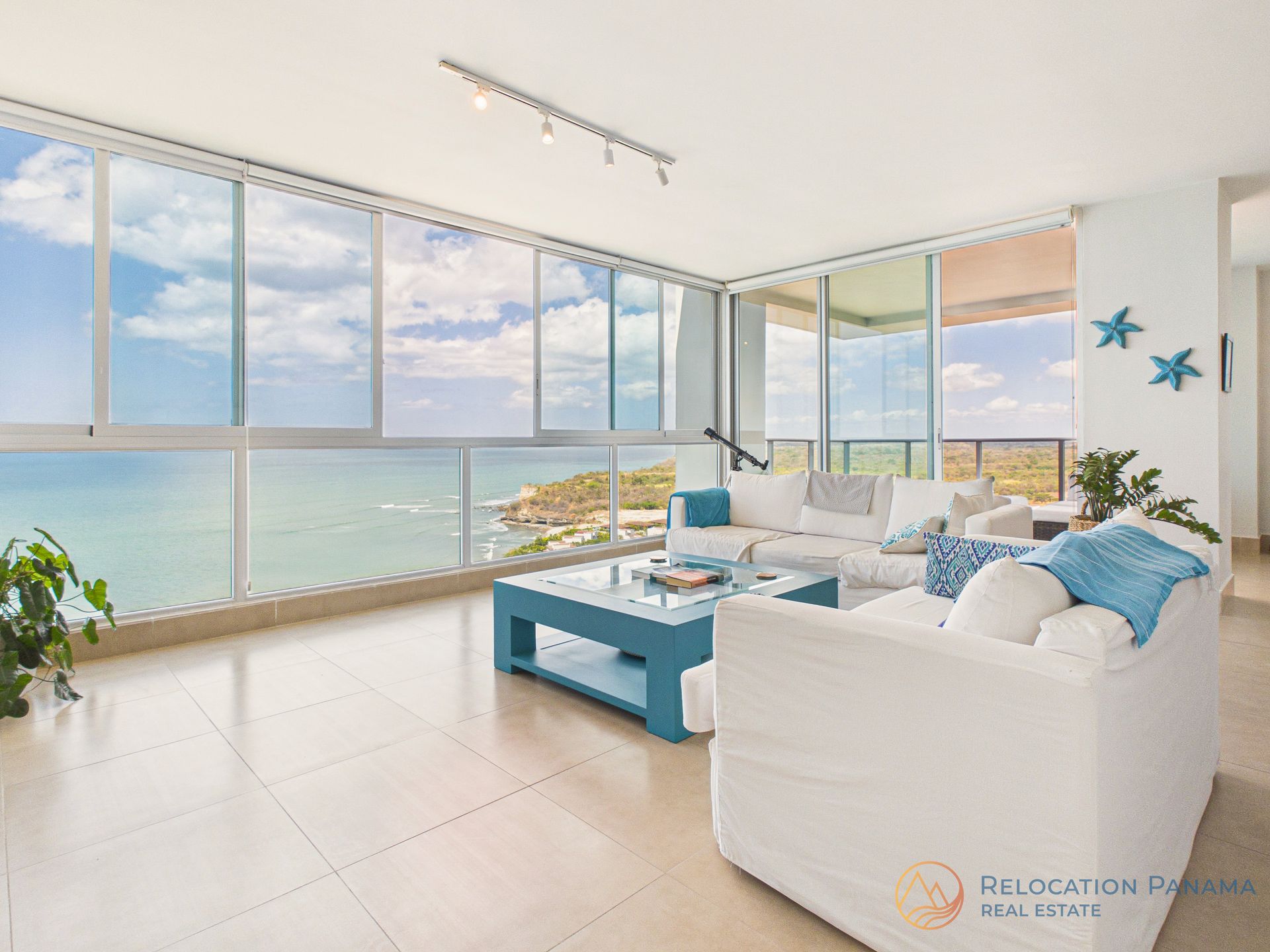 Apartamento frente al mar en Río Mar Panamá fotografiado para alquiler vacacional por Innovación Vis