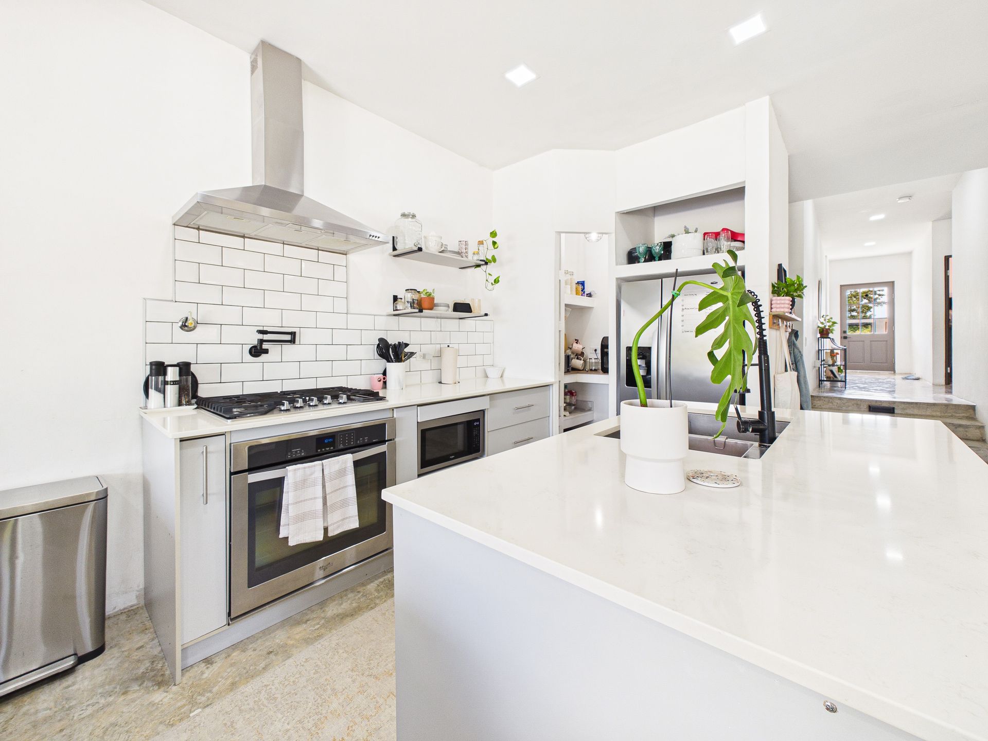 Cocina abierta con isla en casa de San José, San Carlos
