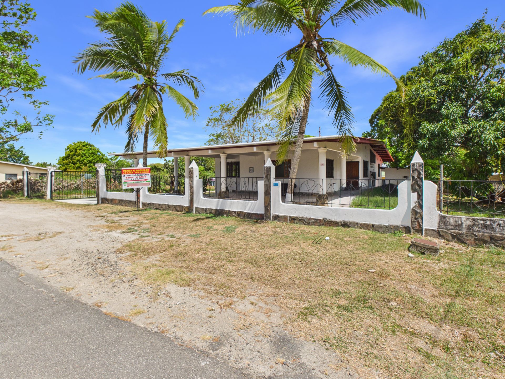 Fotografía profesional de casa de campo en Antón, Coclé, para Tetzel Inmuebles.