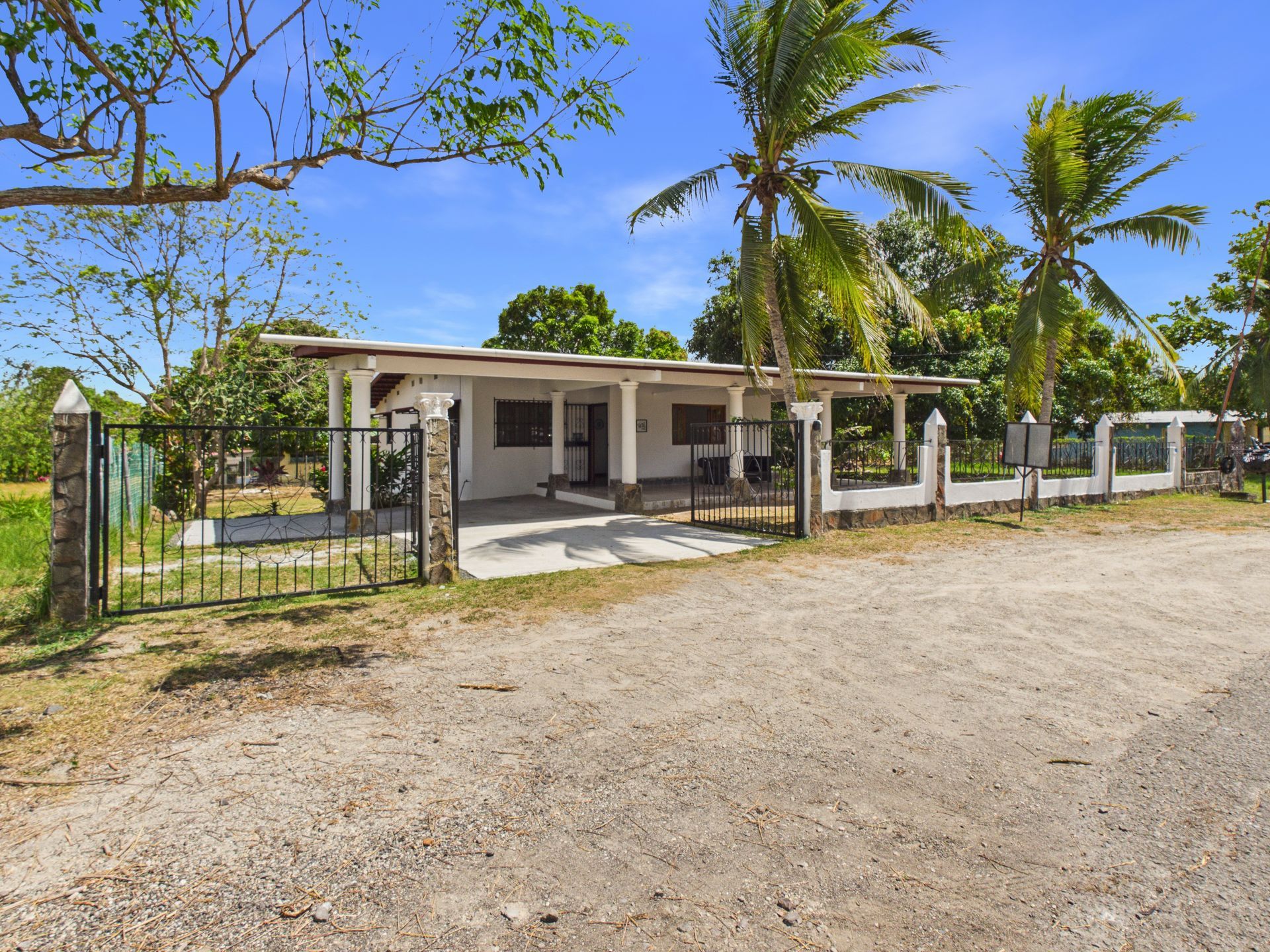 Fotografía profesional de casa de campo en Antón, Coclé, para Tetzel Inmuebles.