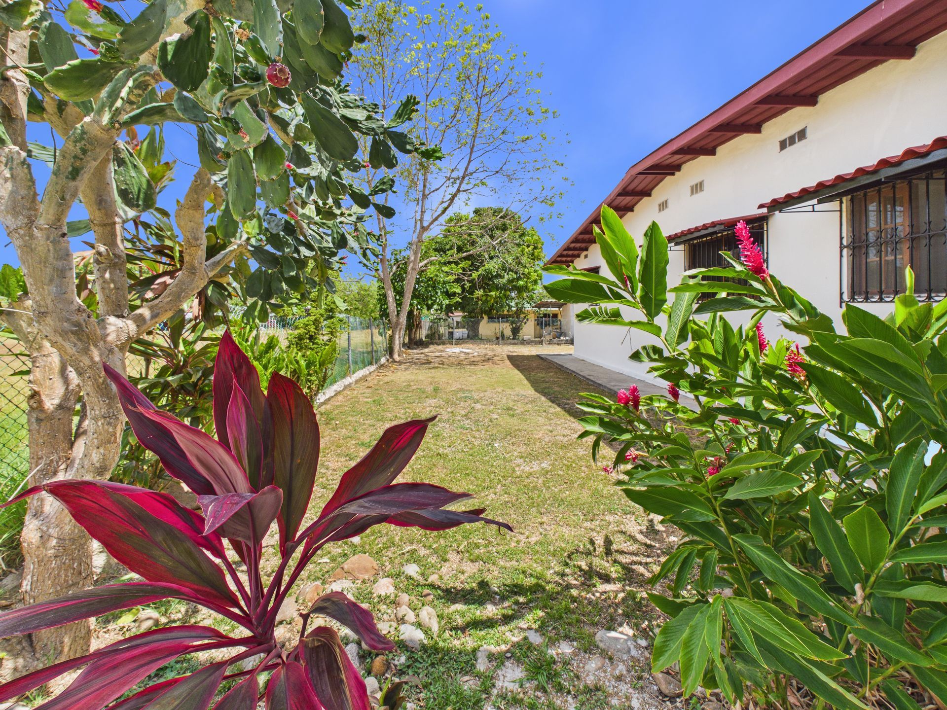 Fotografía profesional de casa de campo en Antón, Coclé, para Tetzel Inmuebles.