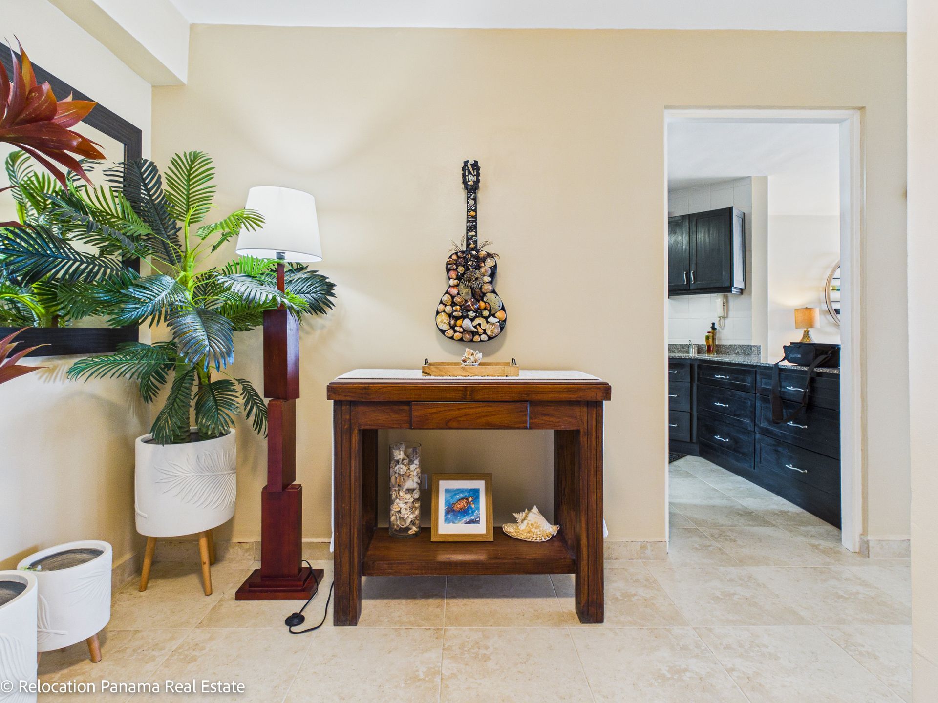 interior de apartamento frente al mar en Coronado, fotografía de bienes raíces de alta gama.Panama Relocation Real estate