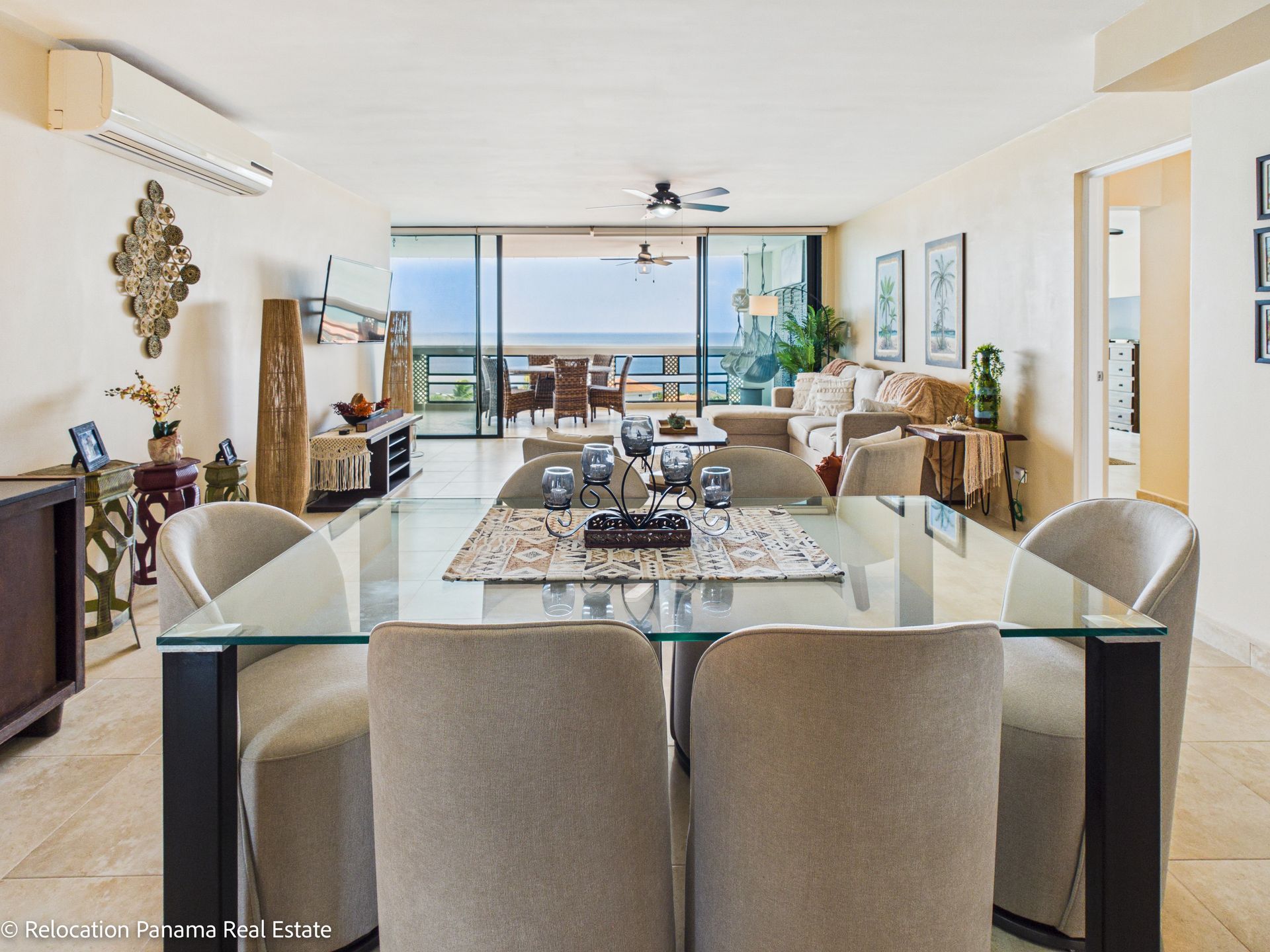 interior de apartamento frente al mar en Coronado, fotografía de bienes raíces de alta gama.Panama Relocation Real estate