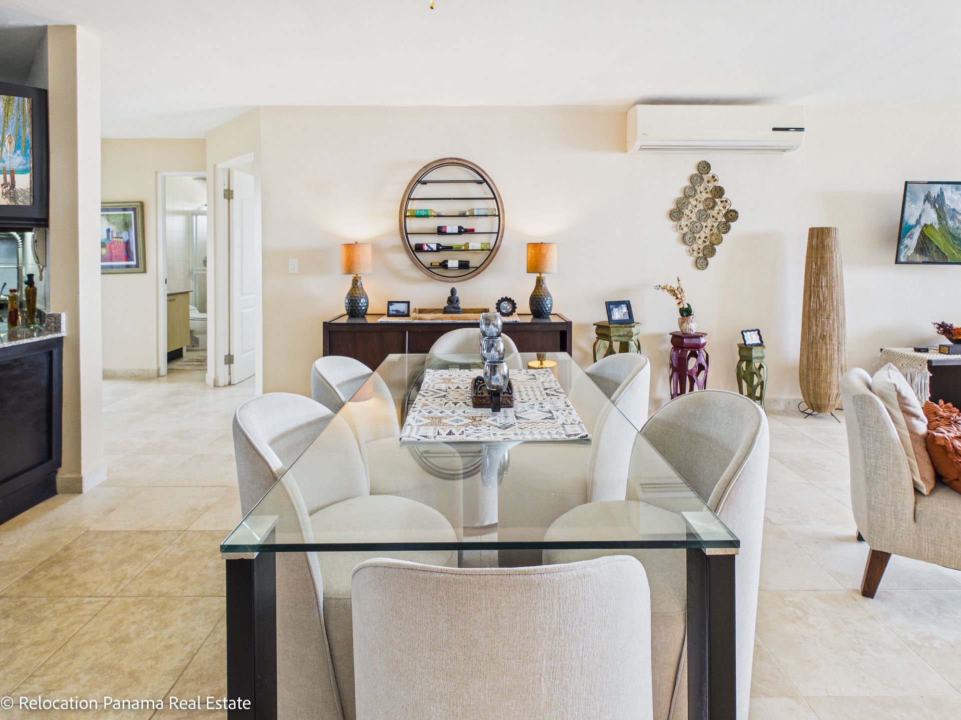 interior de apartamento frente al mar en Coronado, fotografía de bienes raíces de alta gama.Panama Relocation Real estate