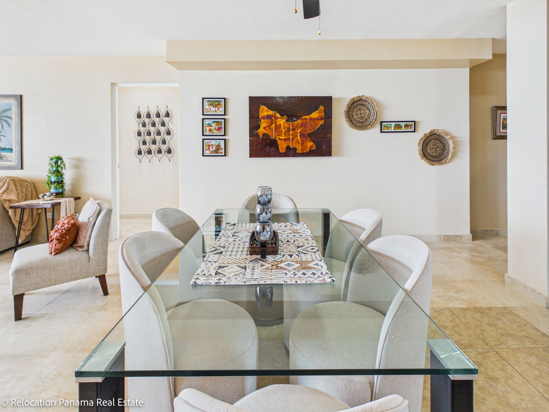 interior de apartamento frente al mar en Coronado, fotografía de bienes raíces de alta gama.Panama Relocation Real estate