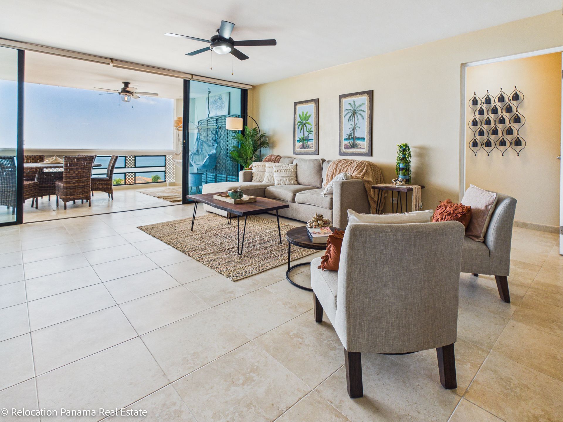 interior de apartamento frente al mar en Coronado, fotografía de bienes raíces de alta gama.Panama Relocation Real estate