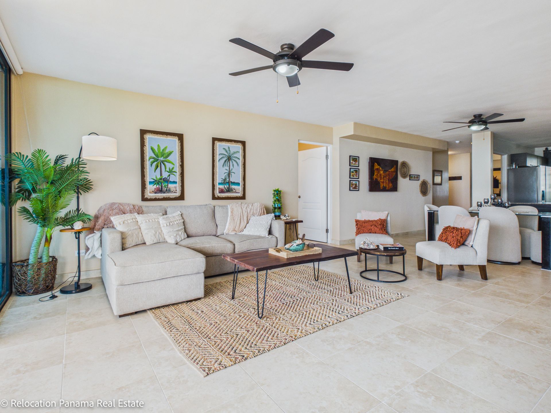 interior de apartamento frente al mar en Coronado, fotografía de bienes raíces de alta gama.Panama Relocation Real estate