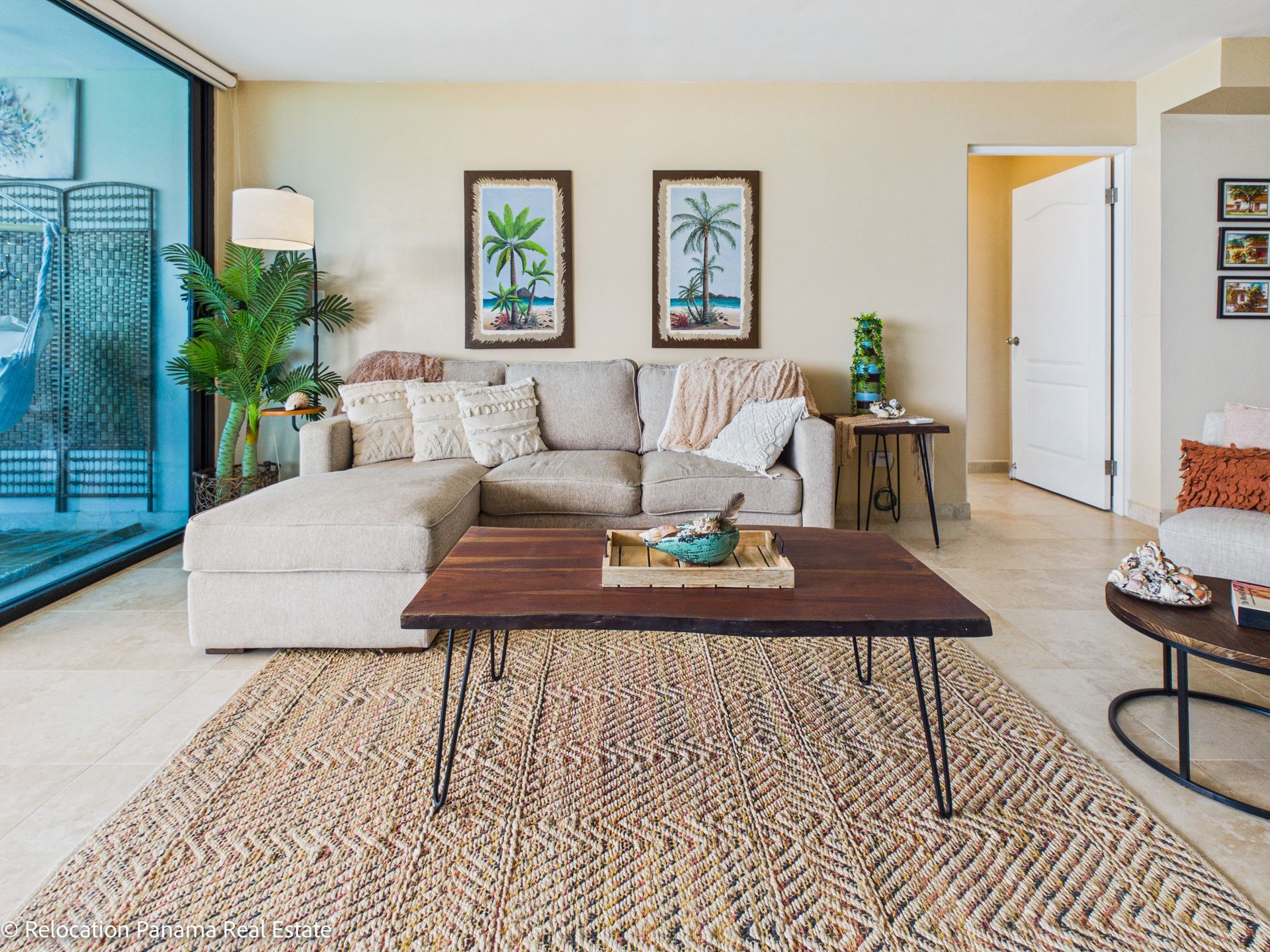 interior de apartamento frente al mar en Coronado, fotografía de bienes raíces de alta gama.Panama Relocation Real estate