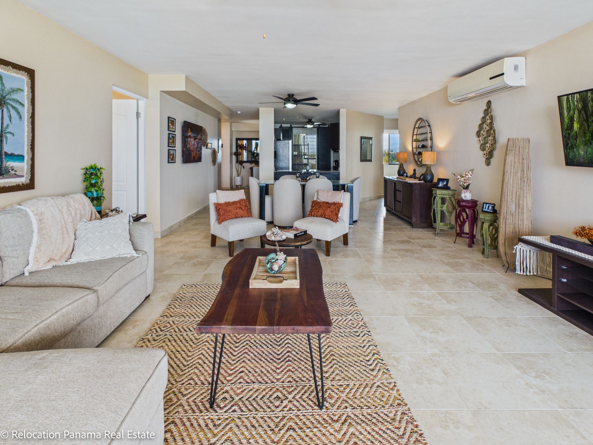 interior de apartamento frente al mar en Coronado, fotografía de bienes raíces de alta gama.Panama Relocation Real estate