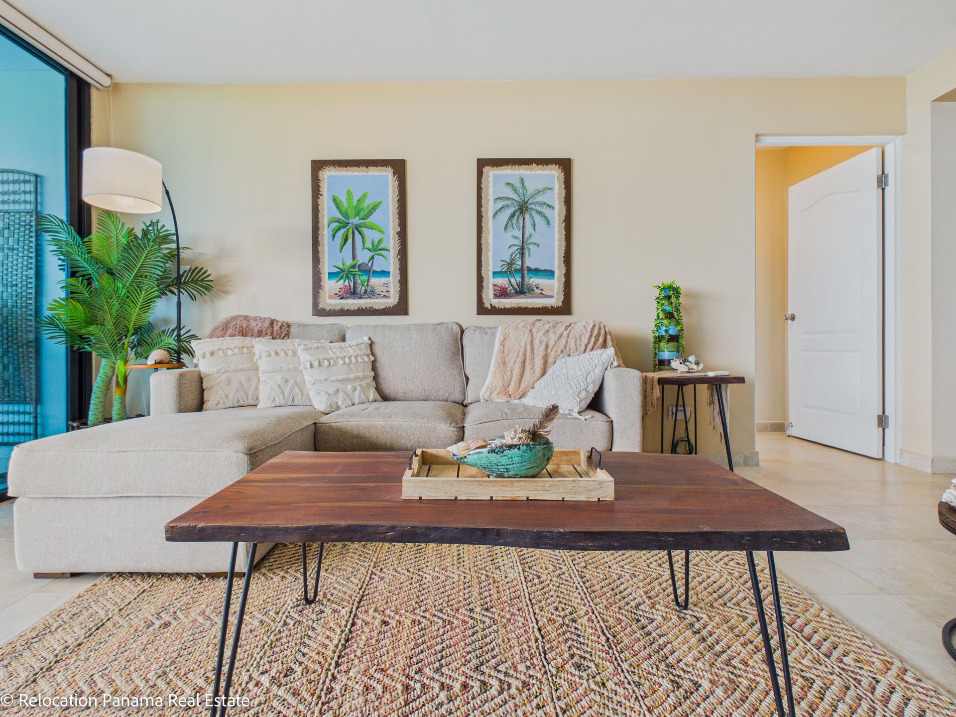 interior de apartamento frente al mar en Coronado, fotografía de bienes raíces de alta gama.Panama Relocation Real estate