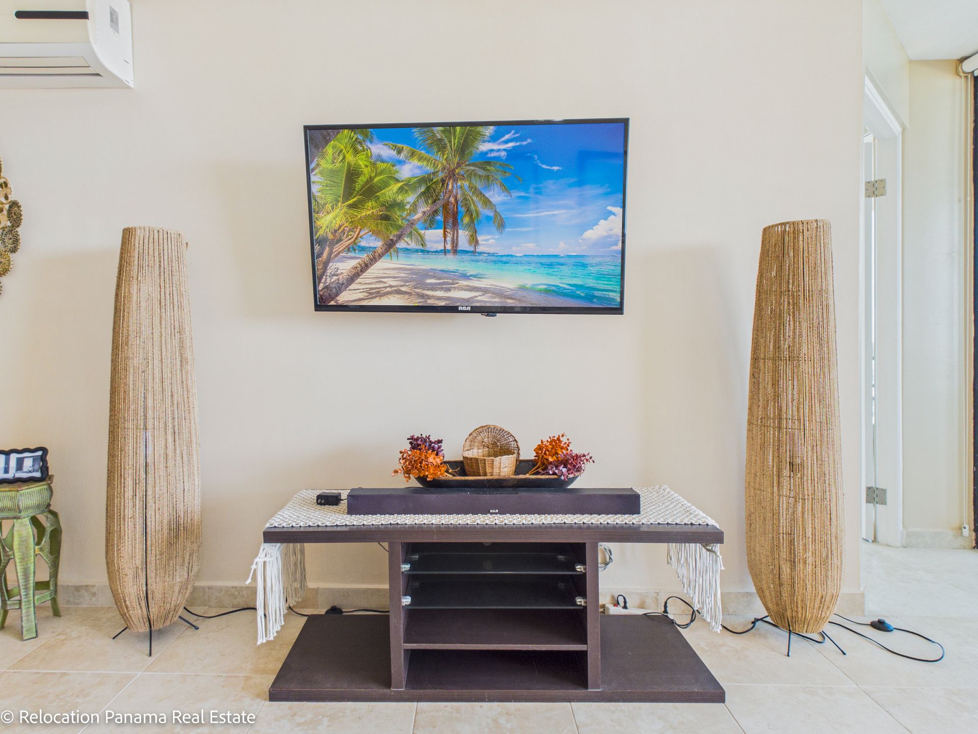 interior de apartamento frente al mar en Coronado, fotografía de bienes raíces de alta gama.Panama Relocation Real estate