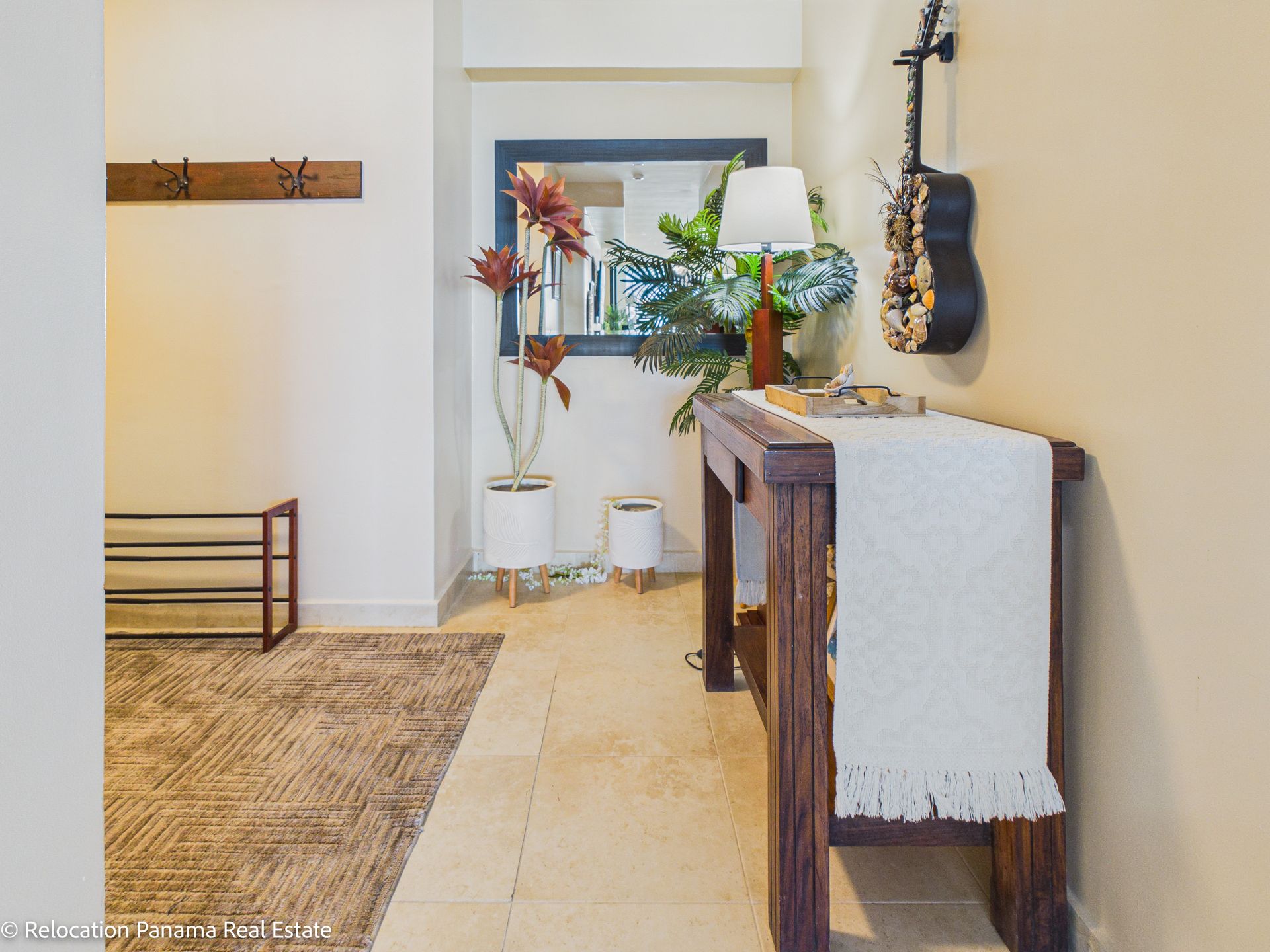 interior de apartamento frente al mar en Coronado, fotografía de bienes raíces de alta gama.Panama Relocation Real estate