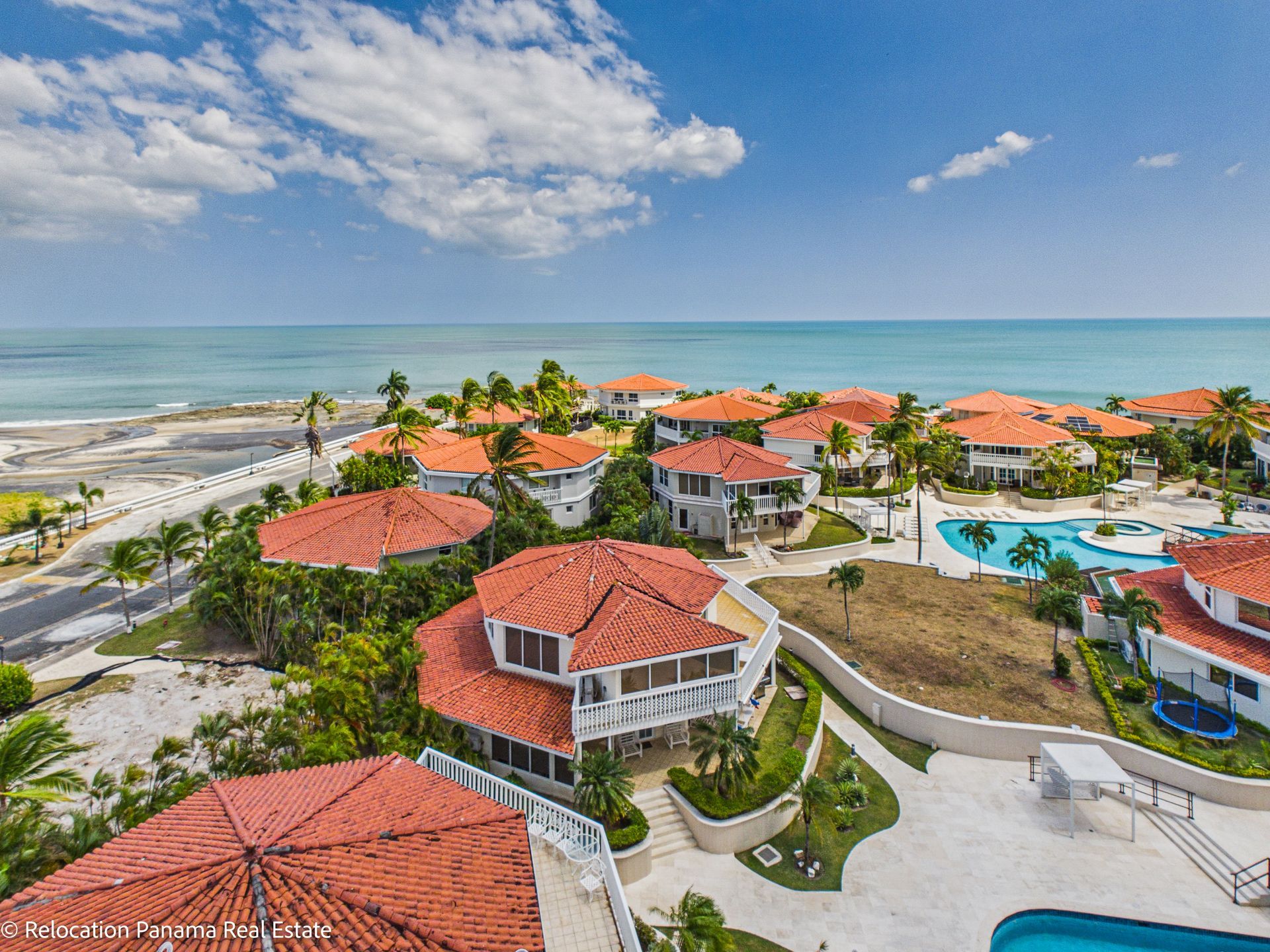 Fotografía profesional de balcón con vista al mar en Coronado Country Club, Playa Serena.
