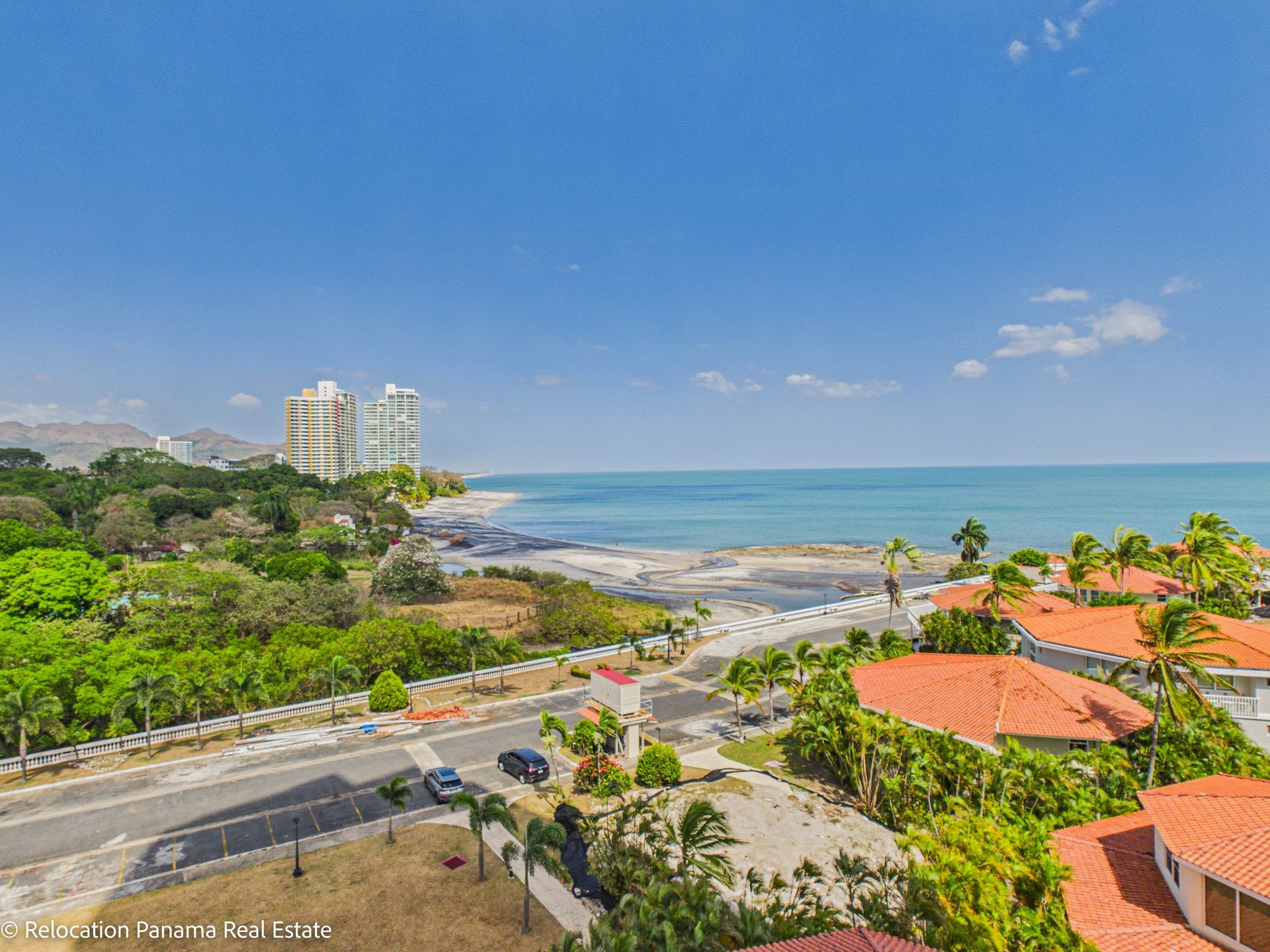 Fotografía profesional de balcón con vista al mar en Coronado Country Club, Playa Serena.