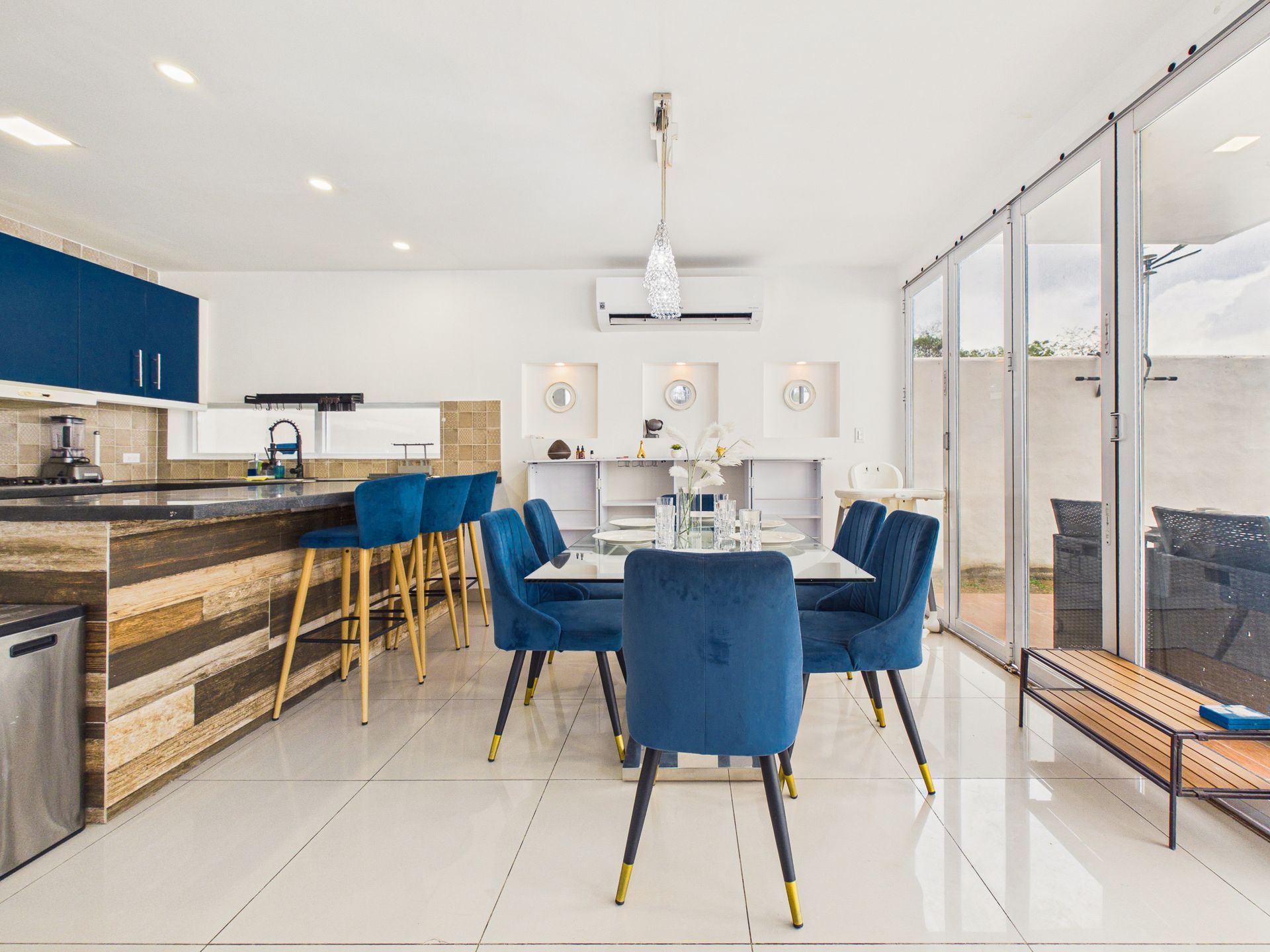 Sesión de fotografía profesional para Airbnb en residencia privada en Playa Coronado, Panamá.