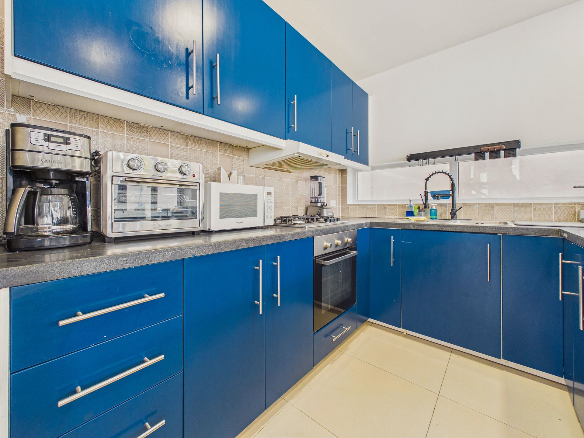 Sesión de fotografía profesional para Airbnb en residencia privada en Playa Coronado, Panamá.