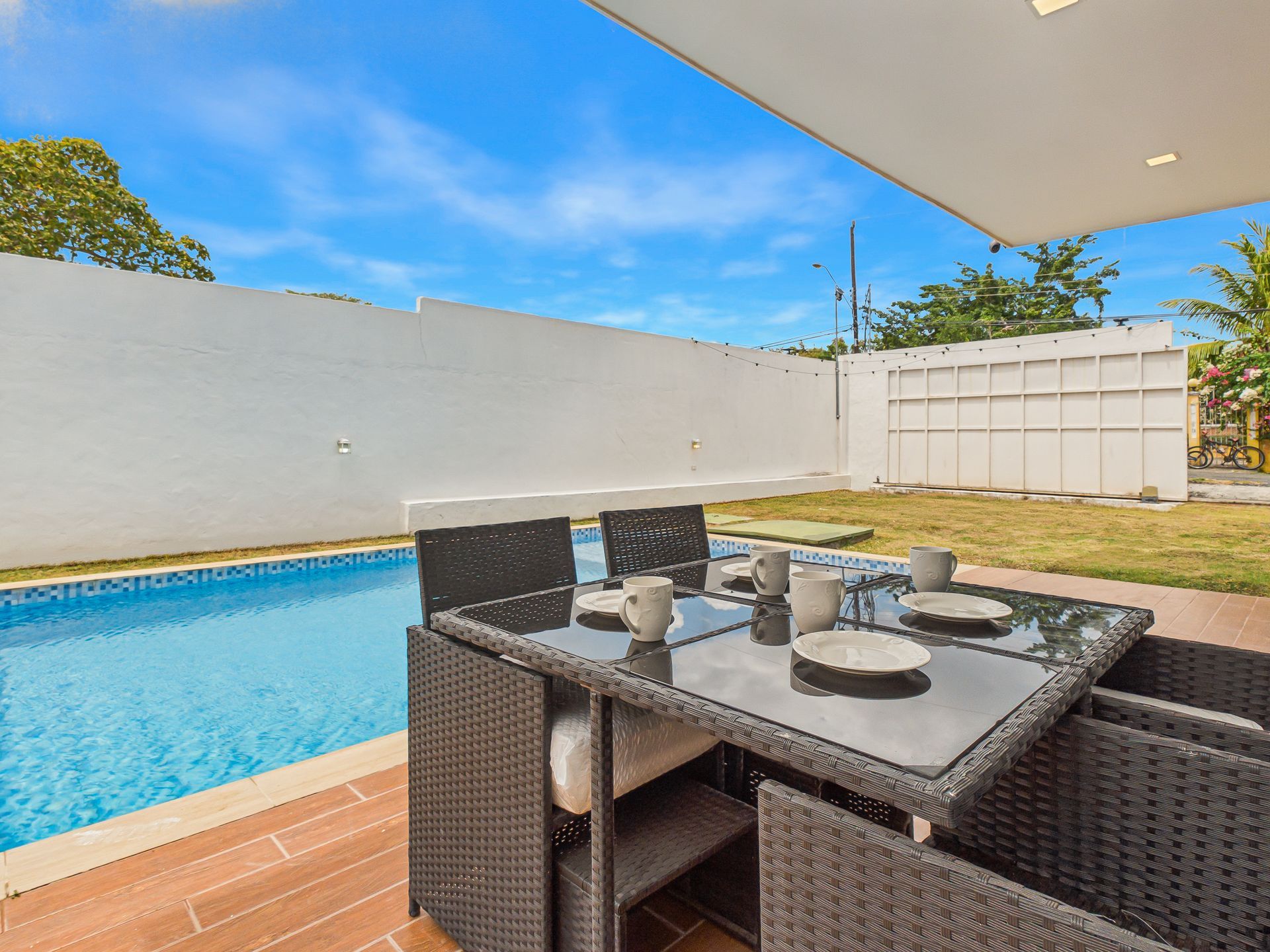 Sesión de fotografía profesional para Airbnb en residencia privada en Playa Coronado, Panamá.