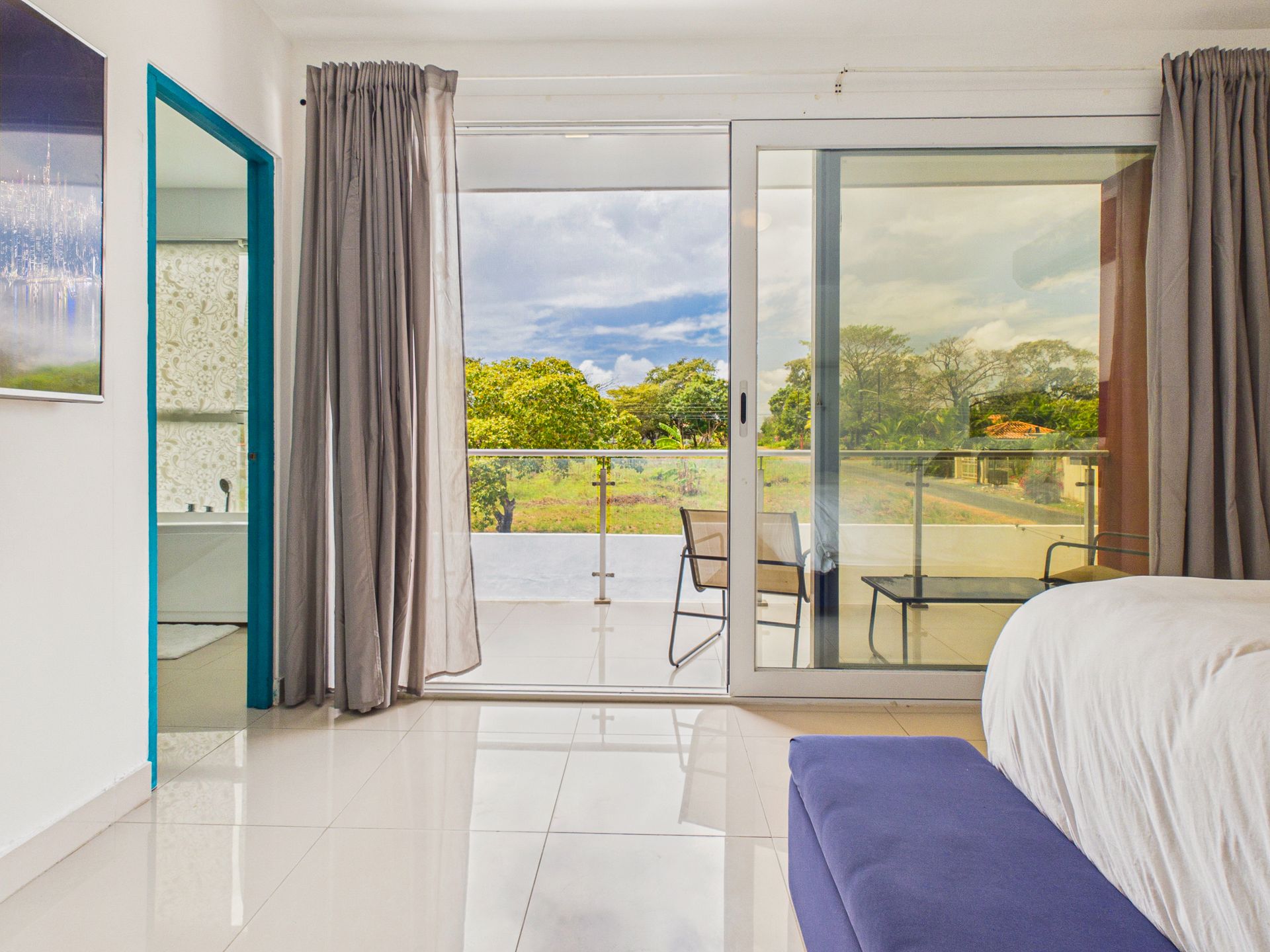 Sesión de fotografía profesional para Airbnb en residencia privada en Playa Coronado, Panamá.