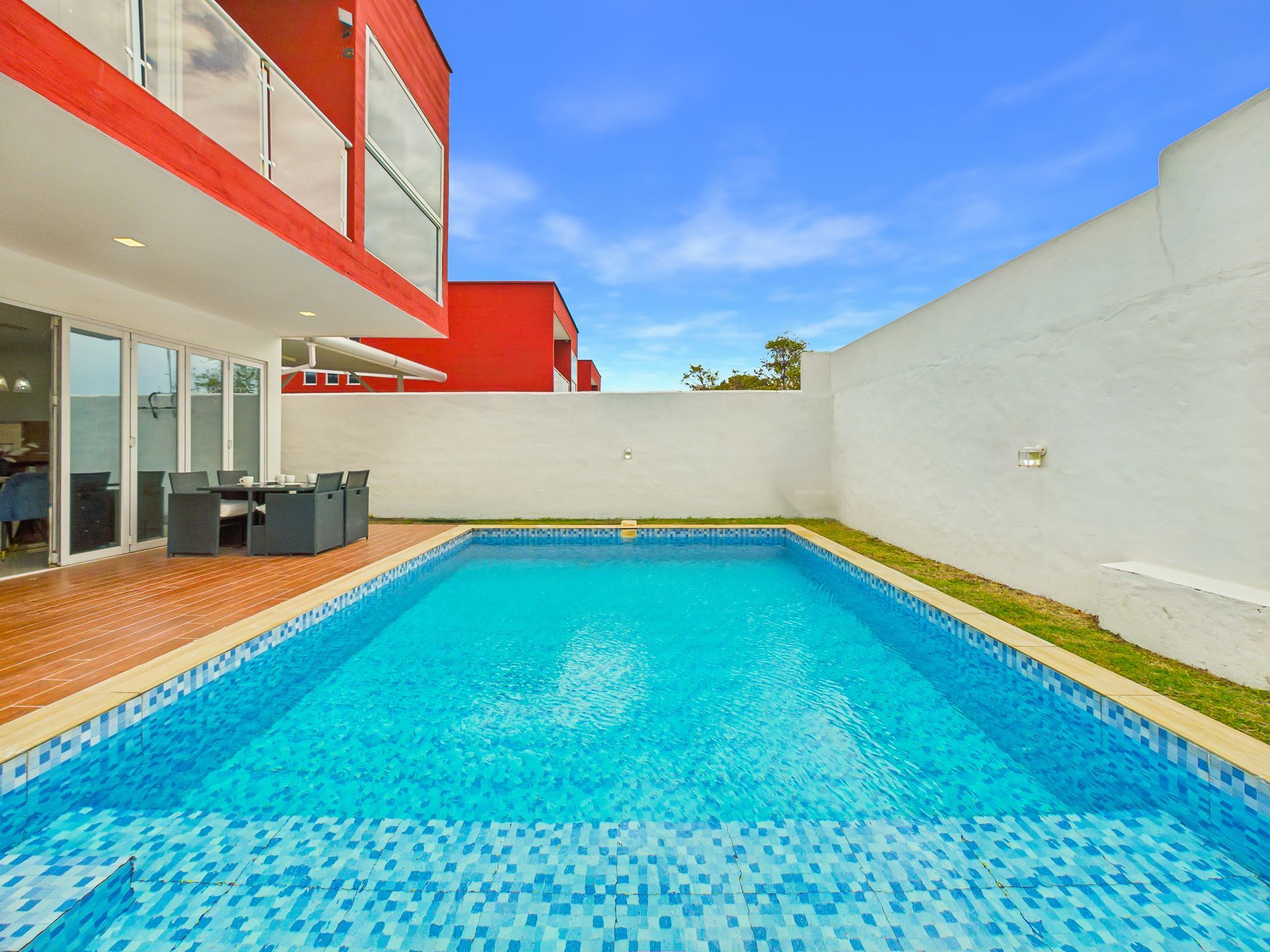 Sesión de fotografía profesional para Airbnb en residencia privada en Playa Coronado, Panamá.