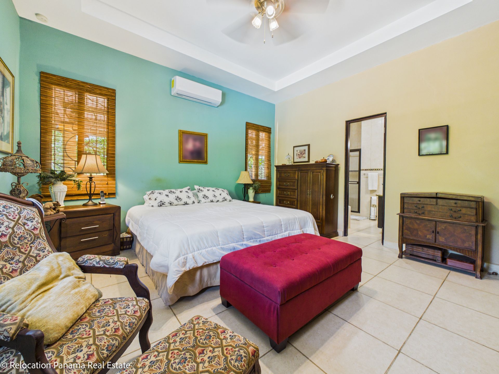 Casa con piscina y jardín tropical en Hacienda Pacífica, San Carlos. Fotografía para Relocation Panama Real Estate.