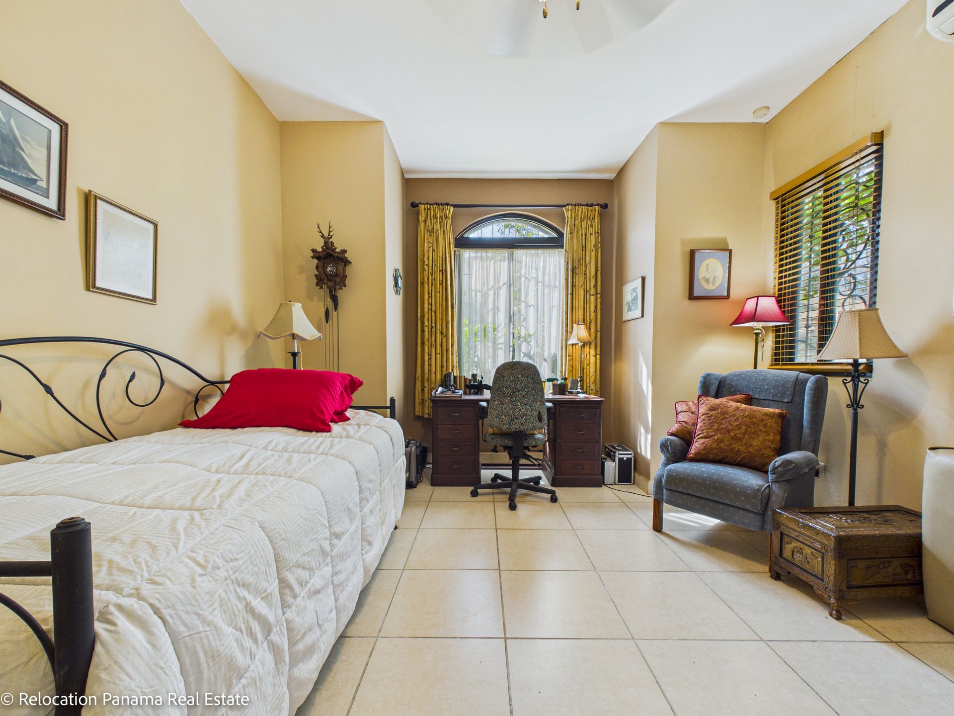 Casa con piscina y jardín tropical en Hacienda Pacífica, San Carlos. Fotografía para Relocation Panama Real Estate.