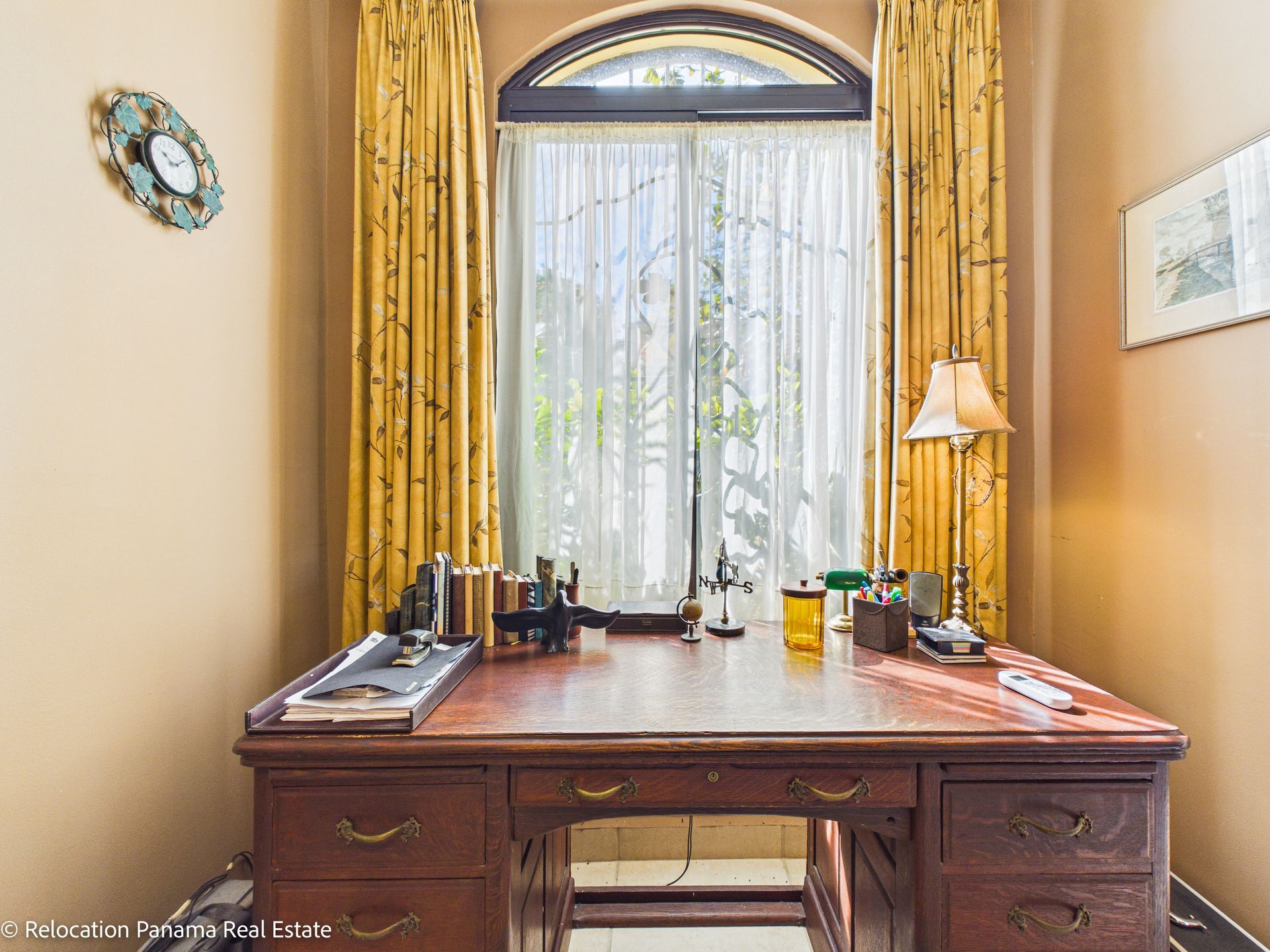 Casa con piscina y jardín tropical en Hacienda Pacífica, San Carlos. Fotografía para Relocation Panama Real Estate.