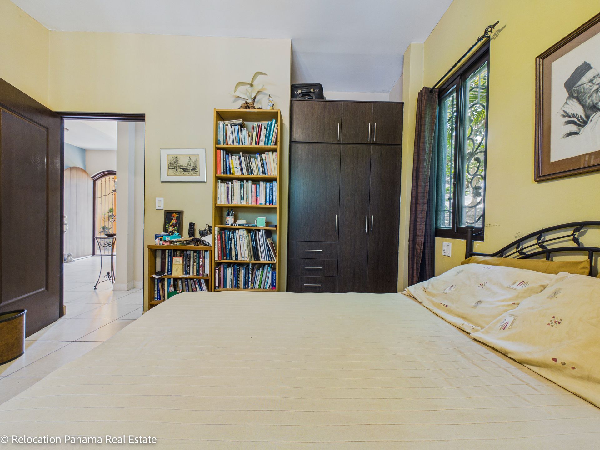 Casa con piscina y jardín tropical en Hacienda Pacífica, San Carlos. Fotografía para Relocation Panama Real Estate.